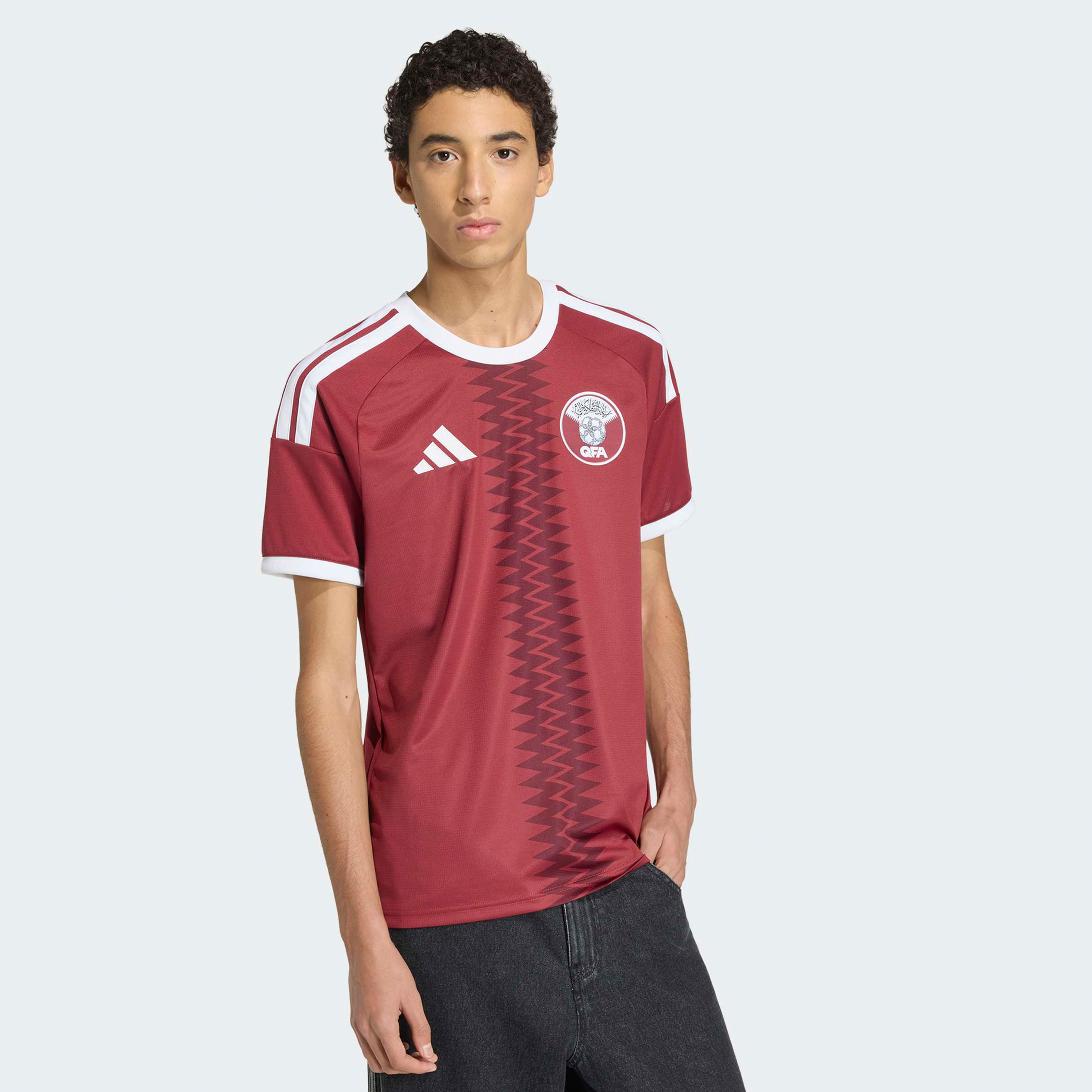 اديداس - قميص منتخب قطر الأساسي للرجال لكأس العالم FIFA 2026-men-clothing-sportswearandactivewear-tshirtsandpolos-image-1