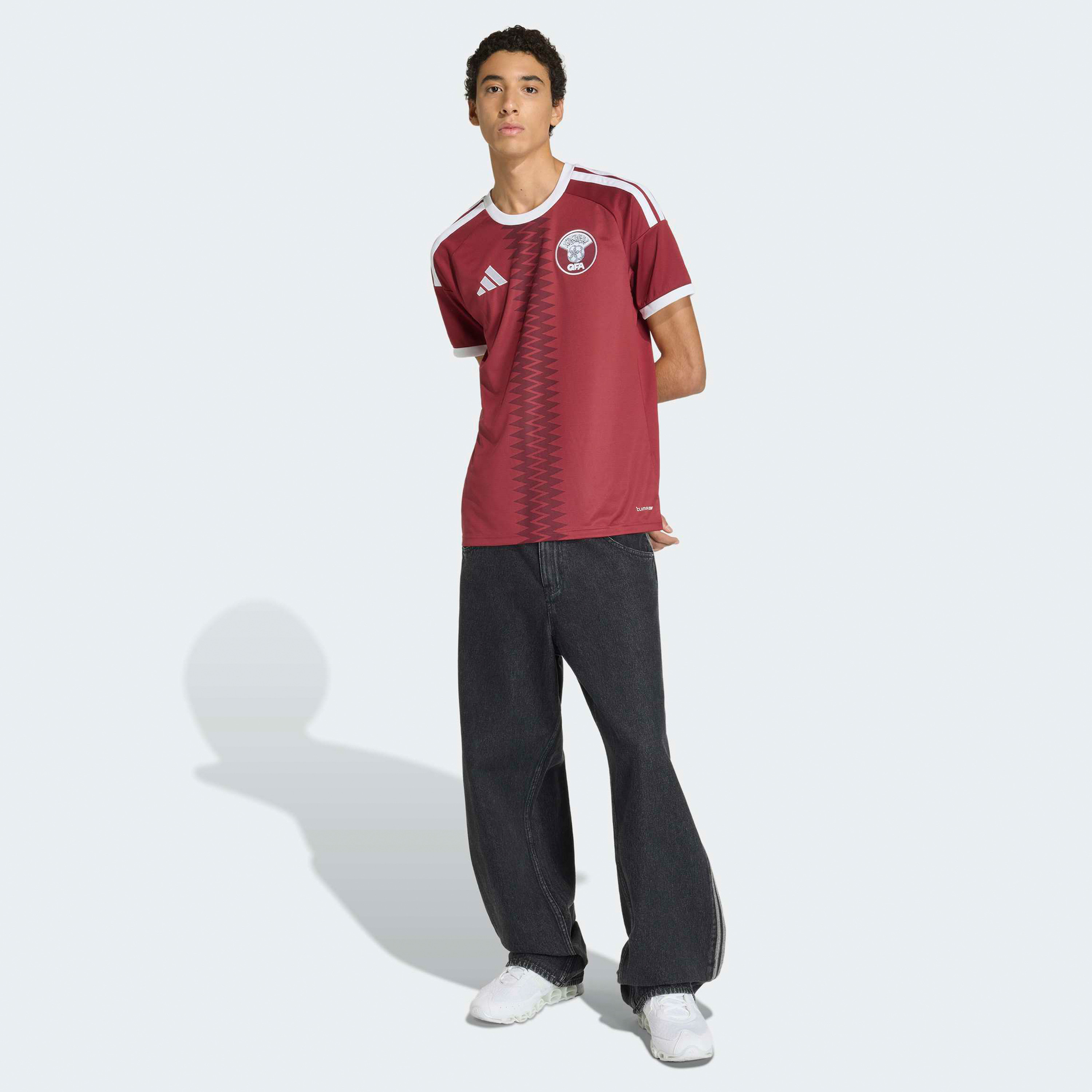 اديداس - قميص منتخب قطر الأساسي للرجال لكأس العالم FIFA 2026-men-clothing-sportswearandactivewear-tshirtsandpolos-image-2