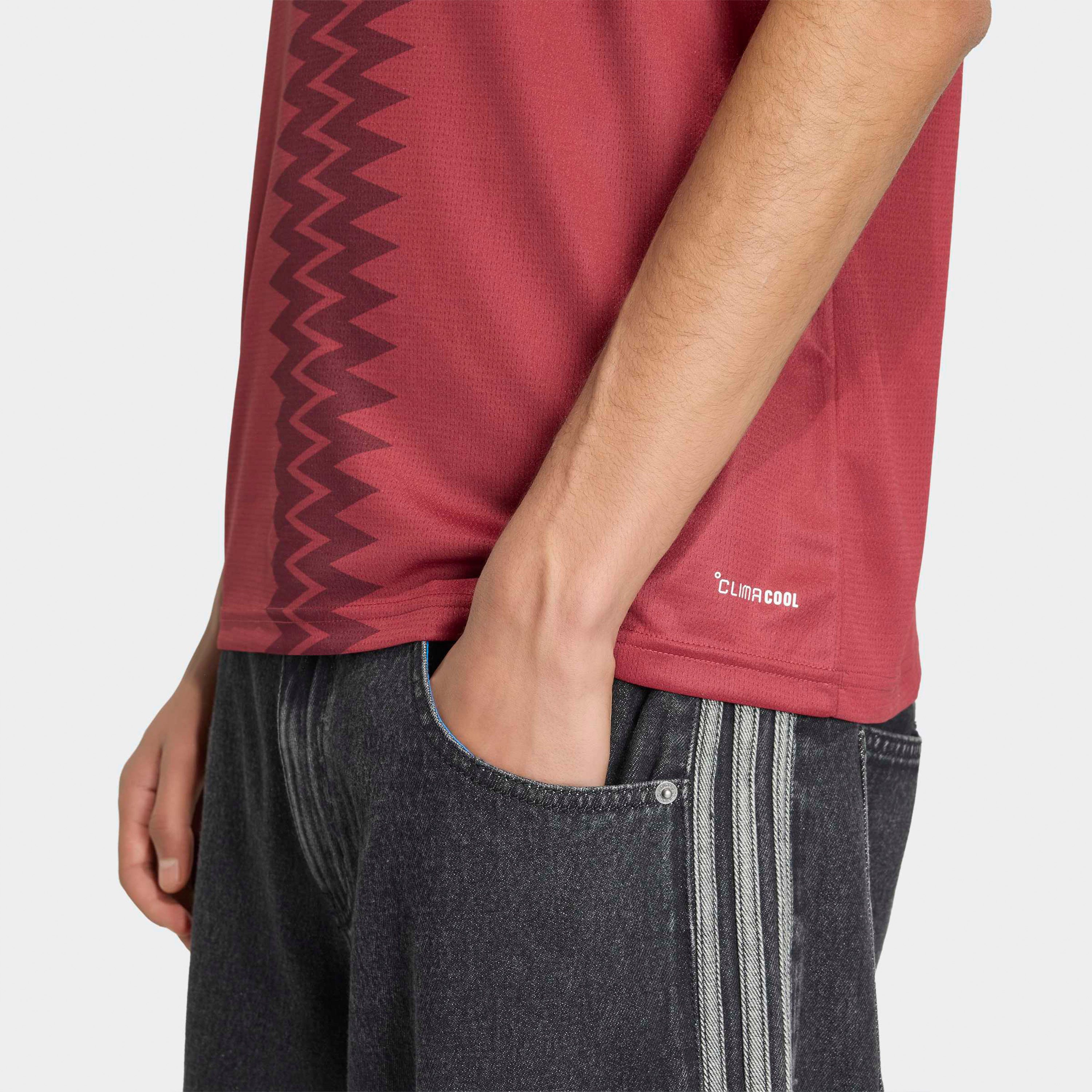 اديداس - قميص منتخب قطر الأساسي للرجال لكأس العالم FIFA 2026-men-clothing-sportswearandactivewear-tshirtsandpolos-image-4