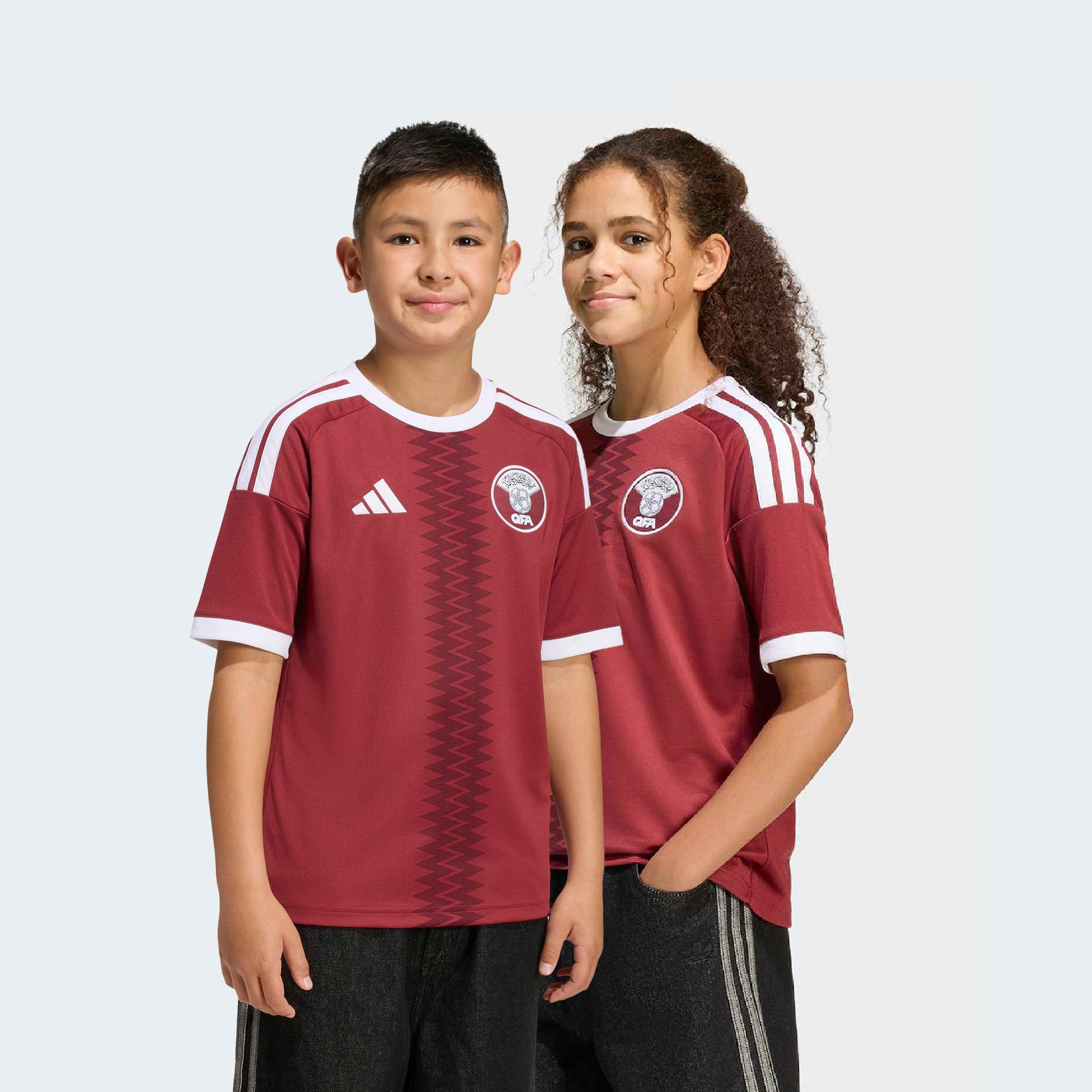 اديداس - قميص منتخب قطر الأساسي للأطفال لكأس العالم FIFA 2026-boys-clothing-sportswear-tops-image-1