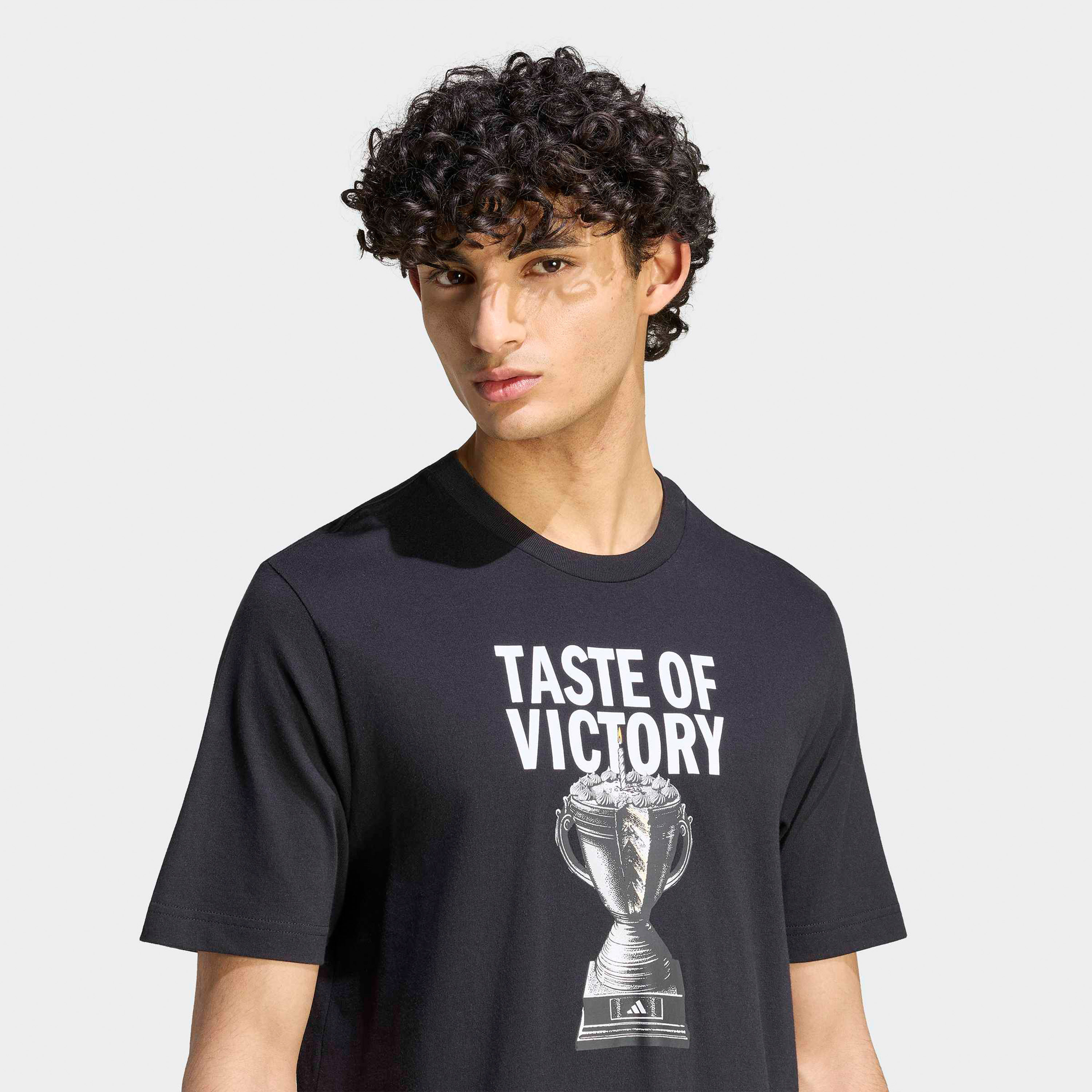 اديداس - تيشيرت رجالي برقبة دائرية مطبوع عليه صورة كعكة وعبارة Taste of Victory-men-clothing-sportswearandactivewear-tshirtsandpolos-image-5