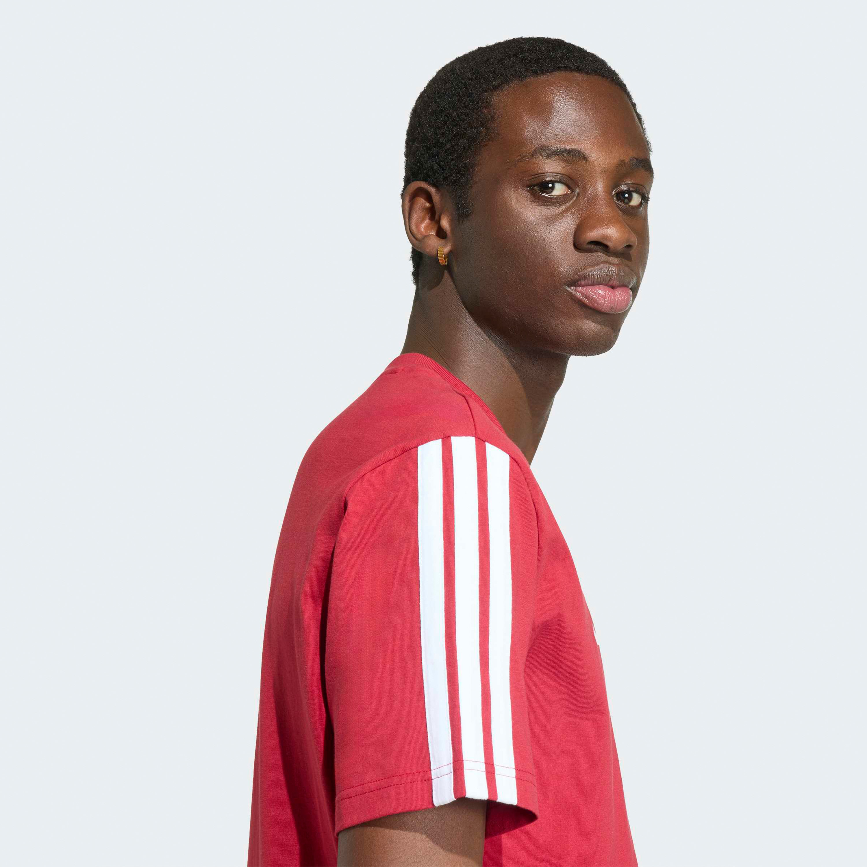 اديداس - تيشيرت رجالي بأكمام قصيرة ورقبة دائرية من نادي ليفربول لكرة القدم-men-clothing-sportswearandactivewear-tshirtsandpolos-image-4