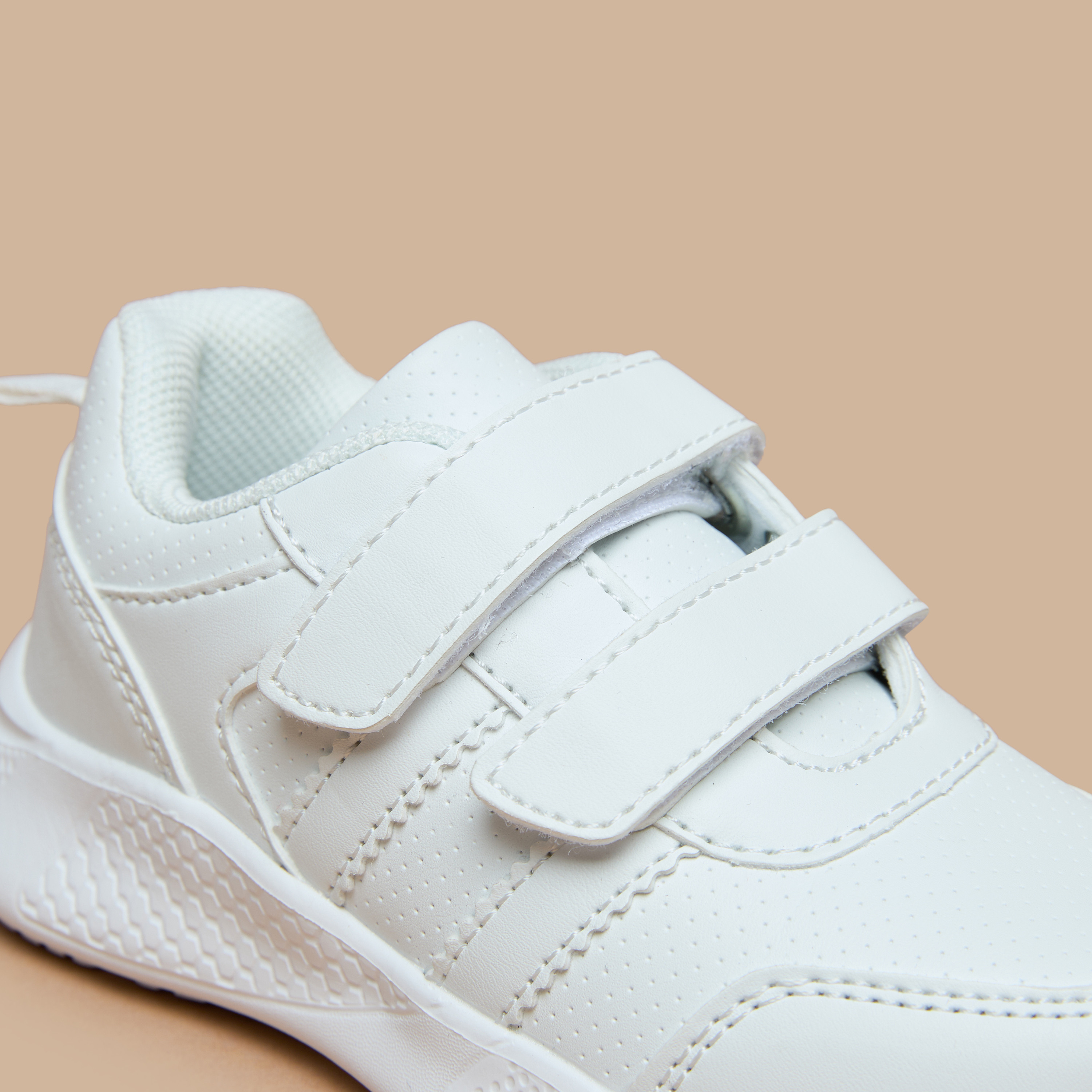 حذاء مدرسي سادة بشريط إغلاق لاصق للأطفال من إل بي إل من شو إكسبرس-boys-shoes-schoolshoes-image-5