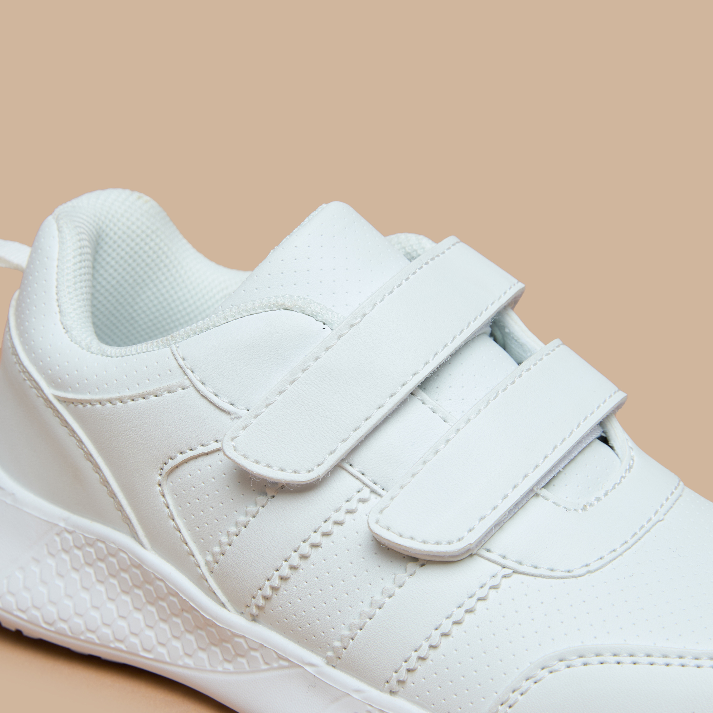 حذاء مدرسة سادة بشريط إغلاق لاصق من إل بي إل من شو إكسبرس-boys-shoes-schoolshoes-image-5