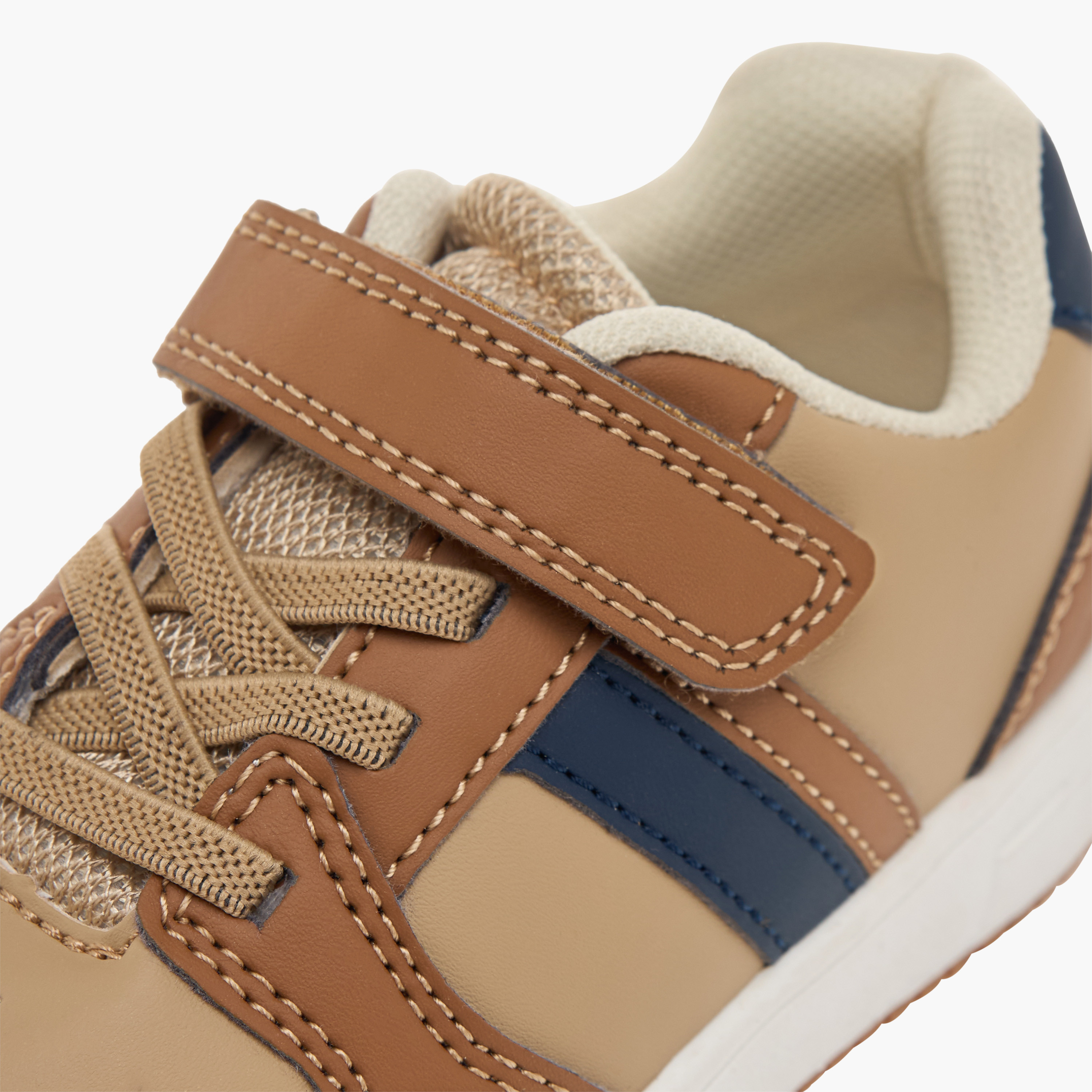 حذاء سنيكرز بقوالب ملونة وشريط إغلاق لاصق من إل بي إل من شو إكسبريس-boys-shoes-sneakers-image-4