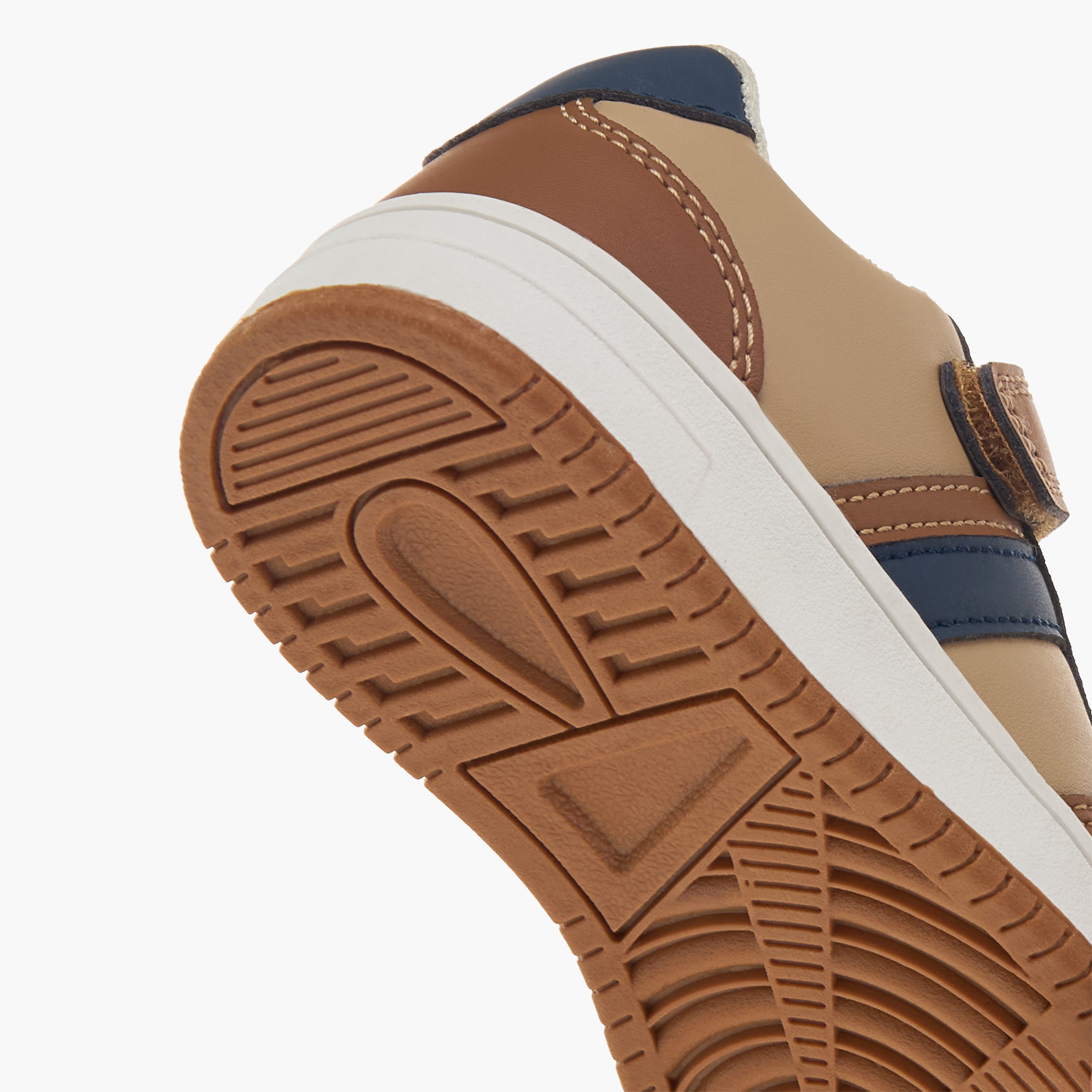 حذاء سنيكرز بقوالب ملونة وشريط إغلاق لاصق من إل بي إل من شو إكسبريس-boys-shoes-sneakers-image-5