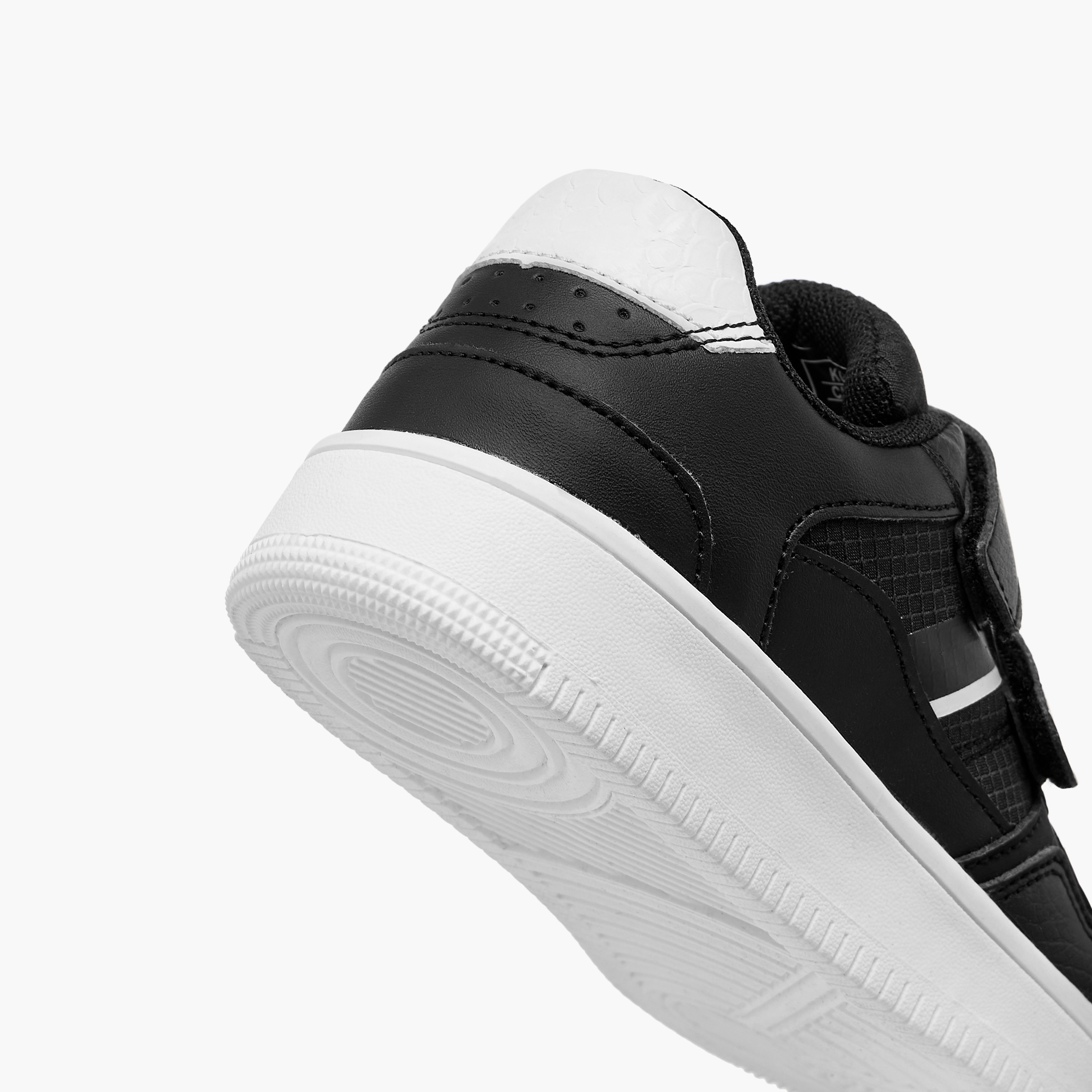 حذاء سنيكرز بألواح وشريط إغلاق لاصق من إل بي إل من شو إكسبريس-boys-shoes-schoolshoes-image-5