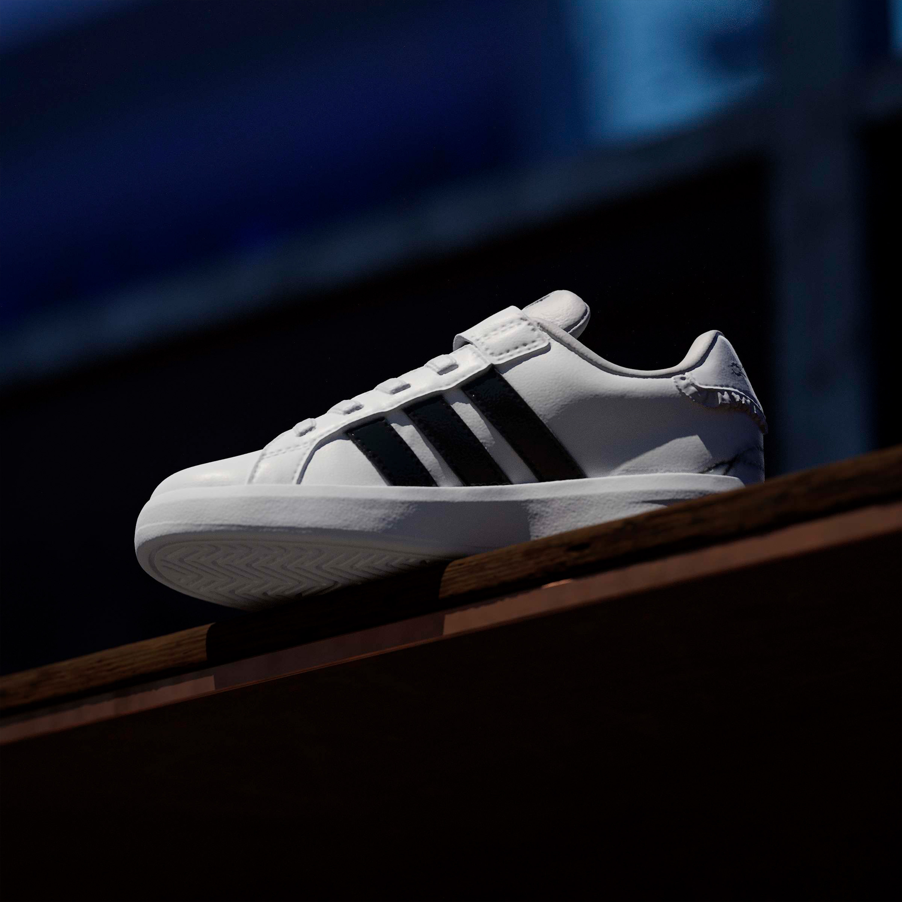 حذاء سنيكرز للكاحل جراند كورت 3.0 إي إل بشريط إغلاق لاصق للبنات من أديداس-girls-shoes-sneakers-image-10