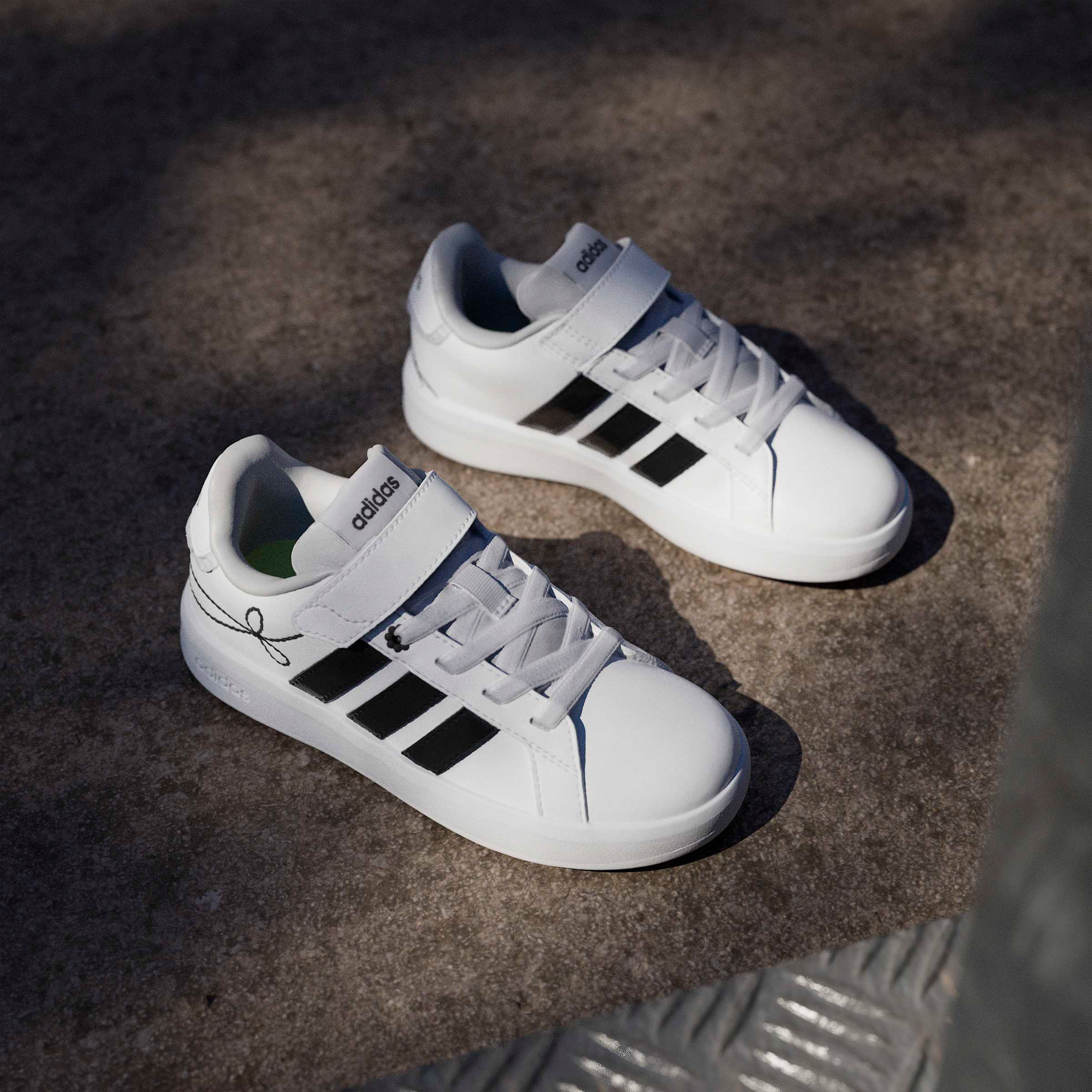 حذاء سنيكرز للكاحل جراند كورت 3.0 إي إل بشريط إغلاق لاصق للبنات من أديداس-girls-shoes-sneakers-image-9