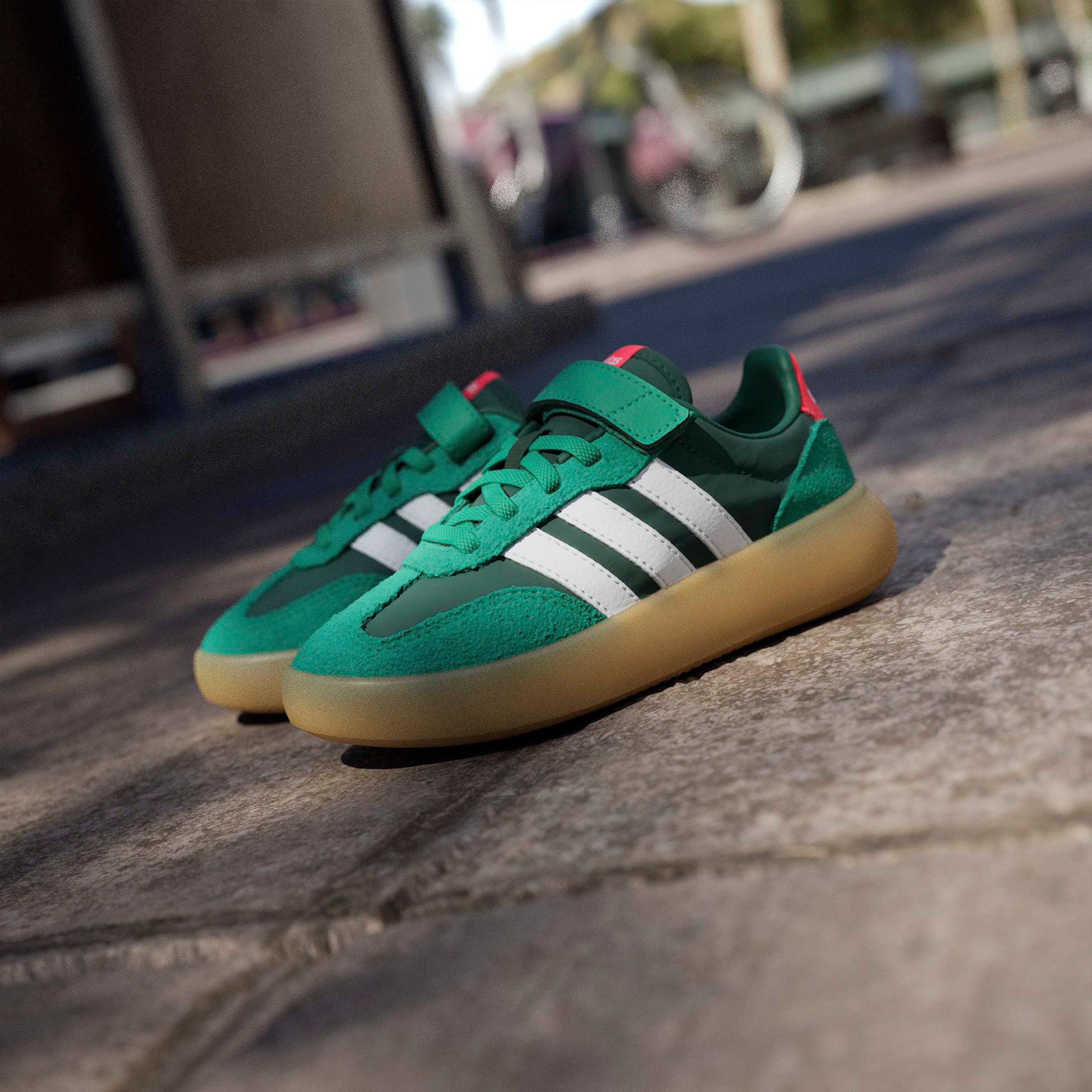 حذاء سنيكرز شبكي مخطط جلد للأولاد من أديداس - باريدا ديكود-boys-shoes-sneakers-image-12