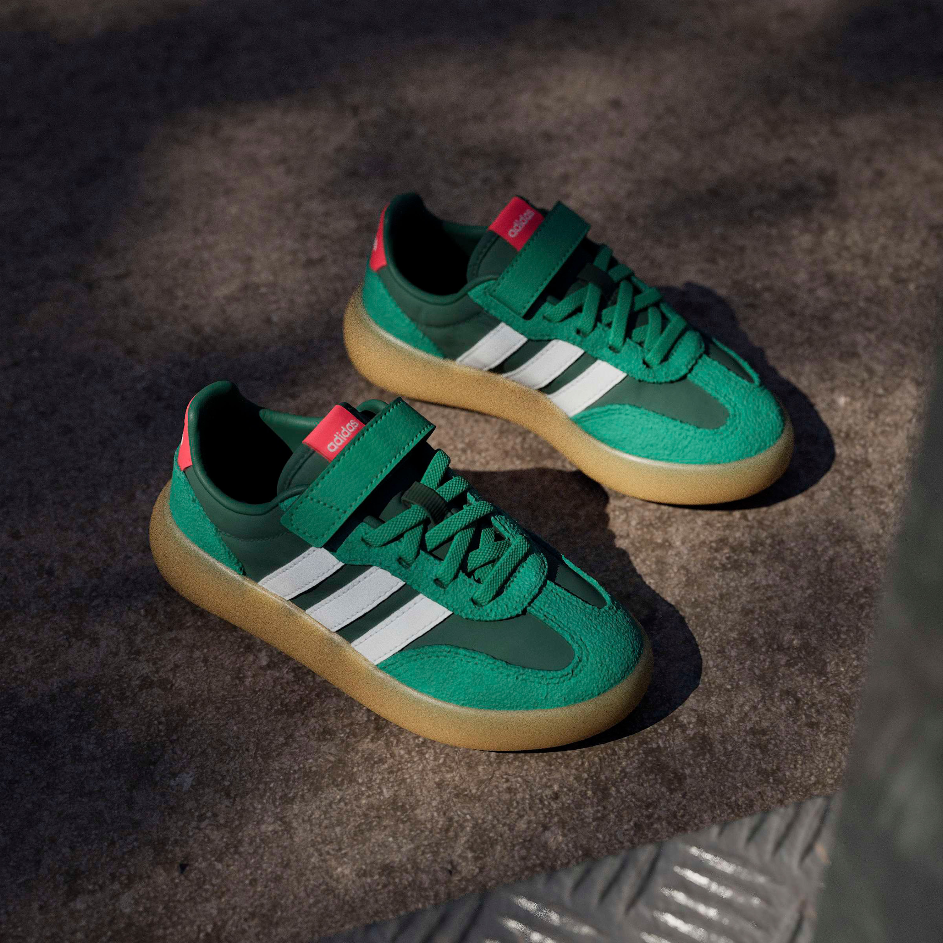 حذاء سنيكرز شبكي مخطط جلد للأولاد من أديداس - باريدا ديكود-boys-shoes-sneakers-image-9
