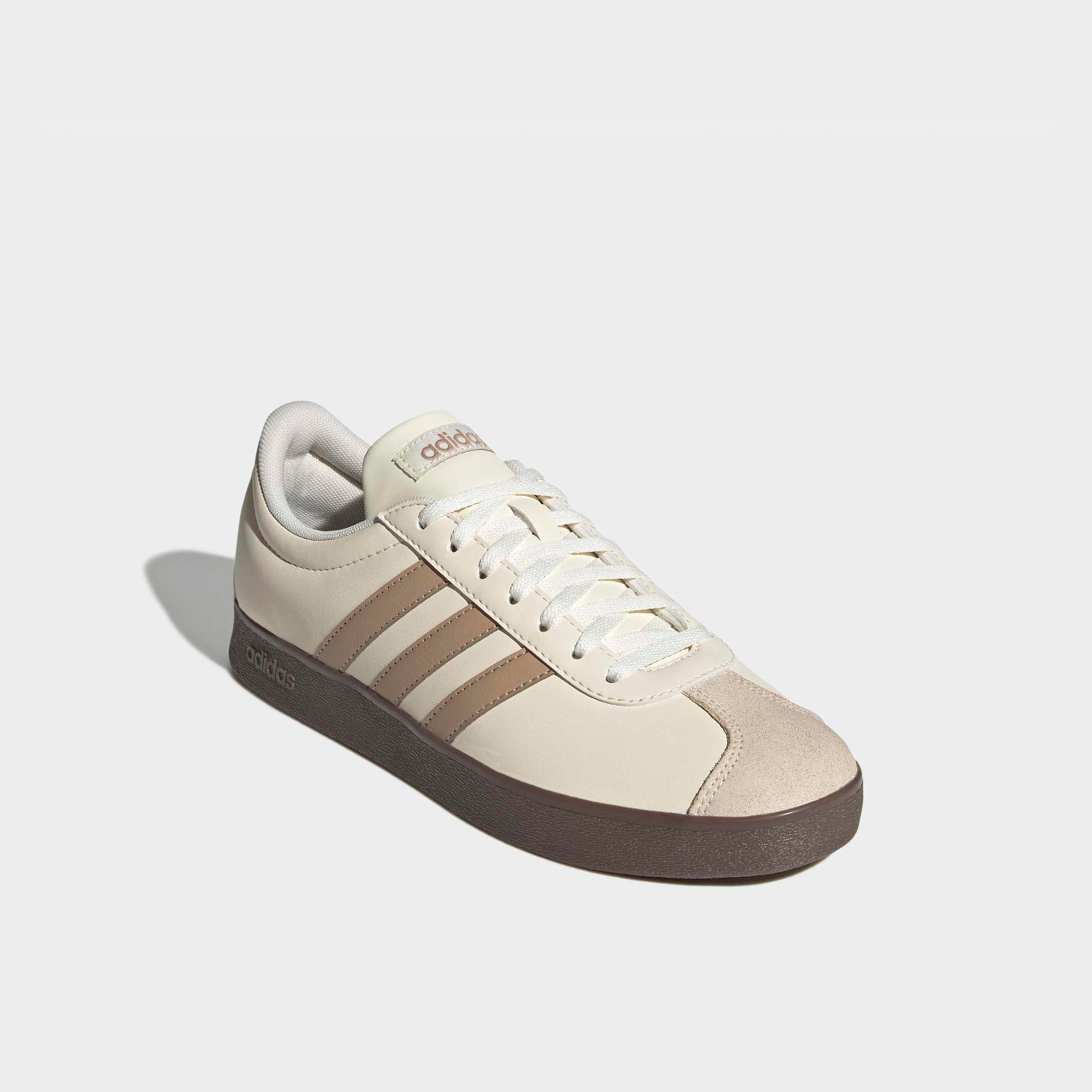 حذاء سنيكرز بطول الكاحل ورباط إغلاق في إل كورت بيس للنساء من أديداس-sports-women-shoes-image-1