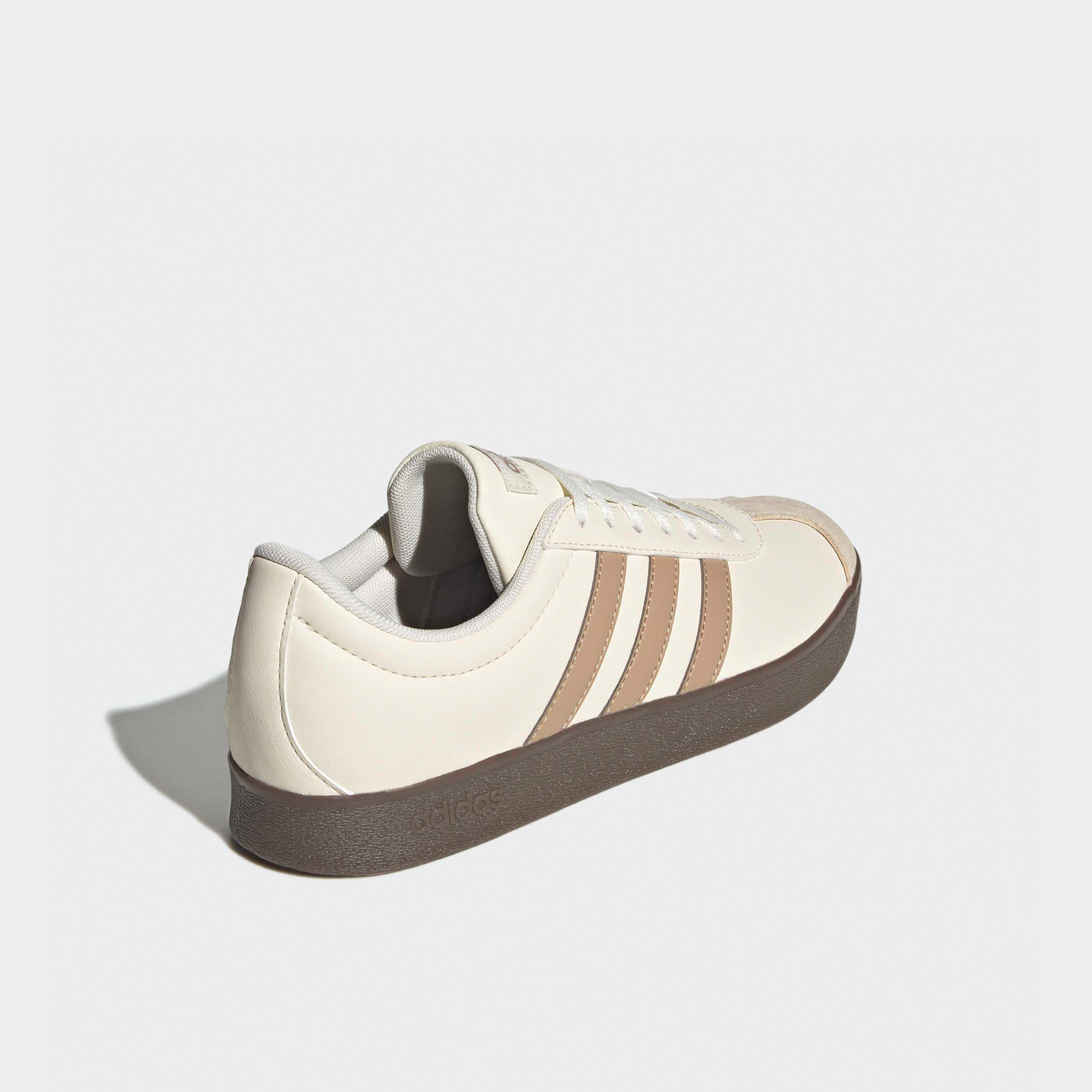 حذاء سنيكرز بطول الكاحل ورباط إغلاق في إل كورت بيس للنساء من أديداس-sports-women-shoes-image-7