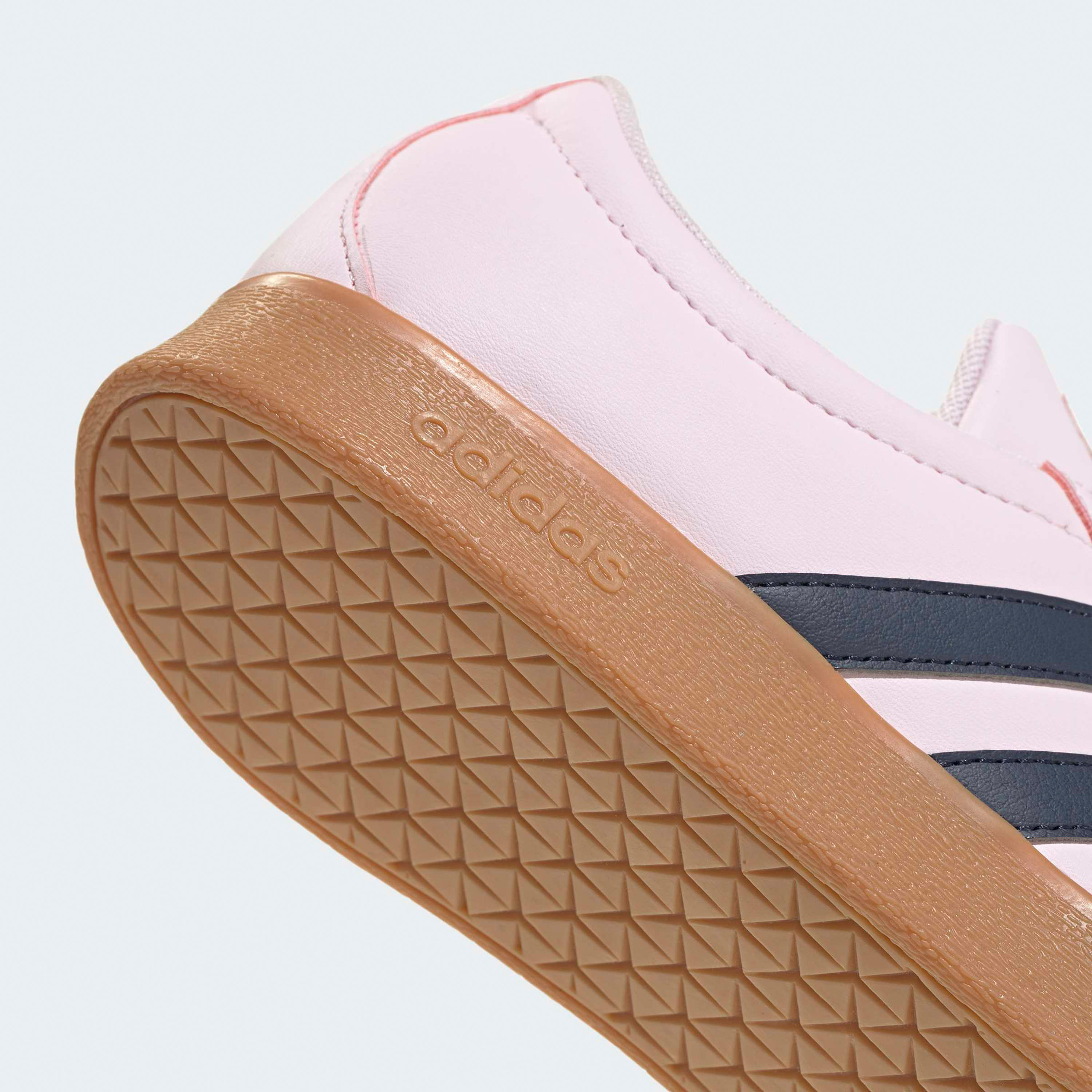 حذاء سنيكرز بطول الكاحل ورباط إغلاق في إل كورت بيس للنساء من أديداس-women-shoes-sneakers-image-5