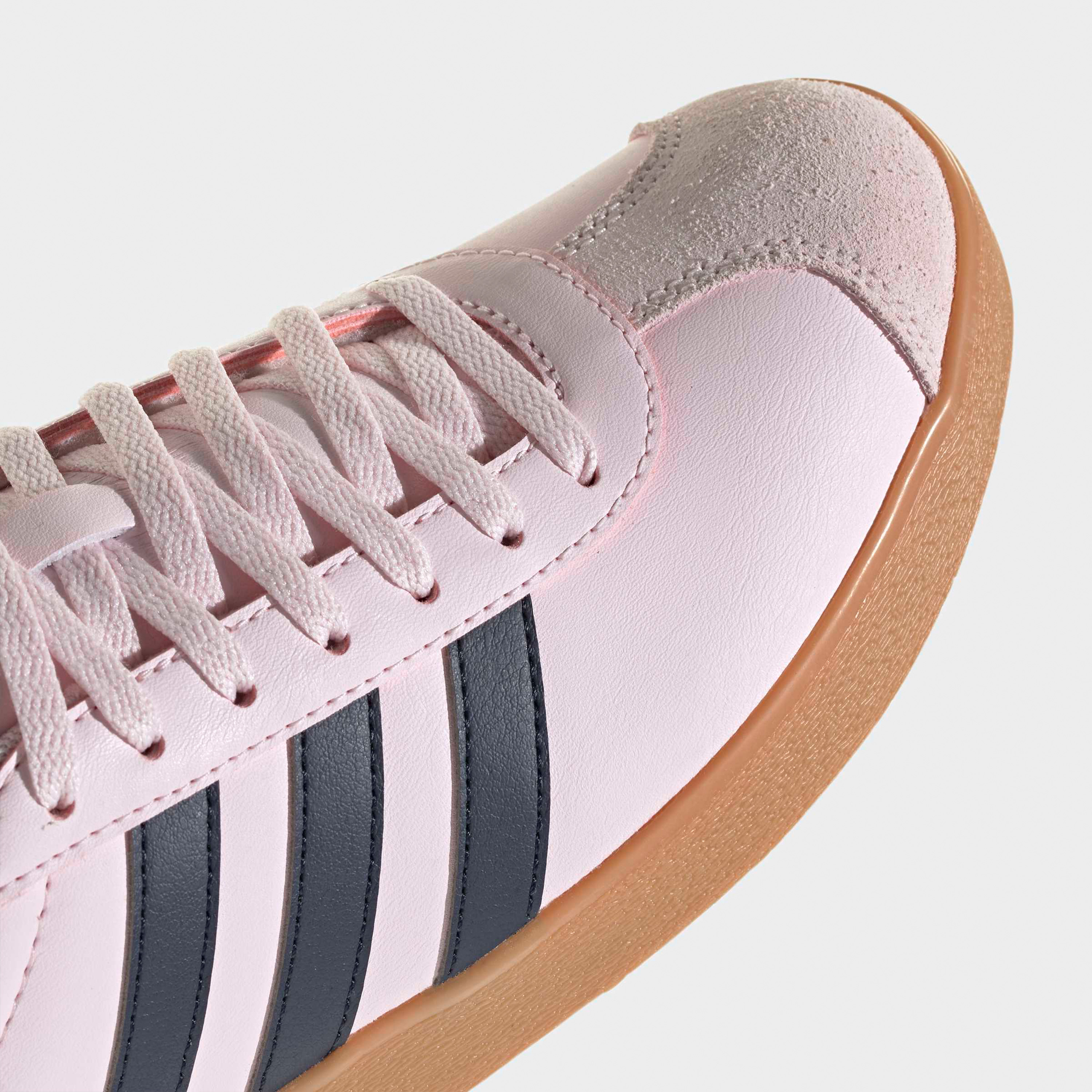 حذاء سنيكرز بطول الكاحل ورباط إغلاق في إل كورت بيس للنساء من أديداس-women-shoes-sneakers-image-7