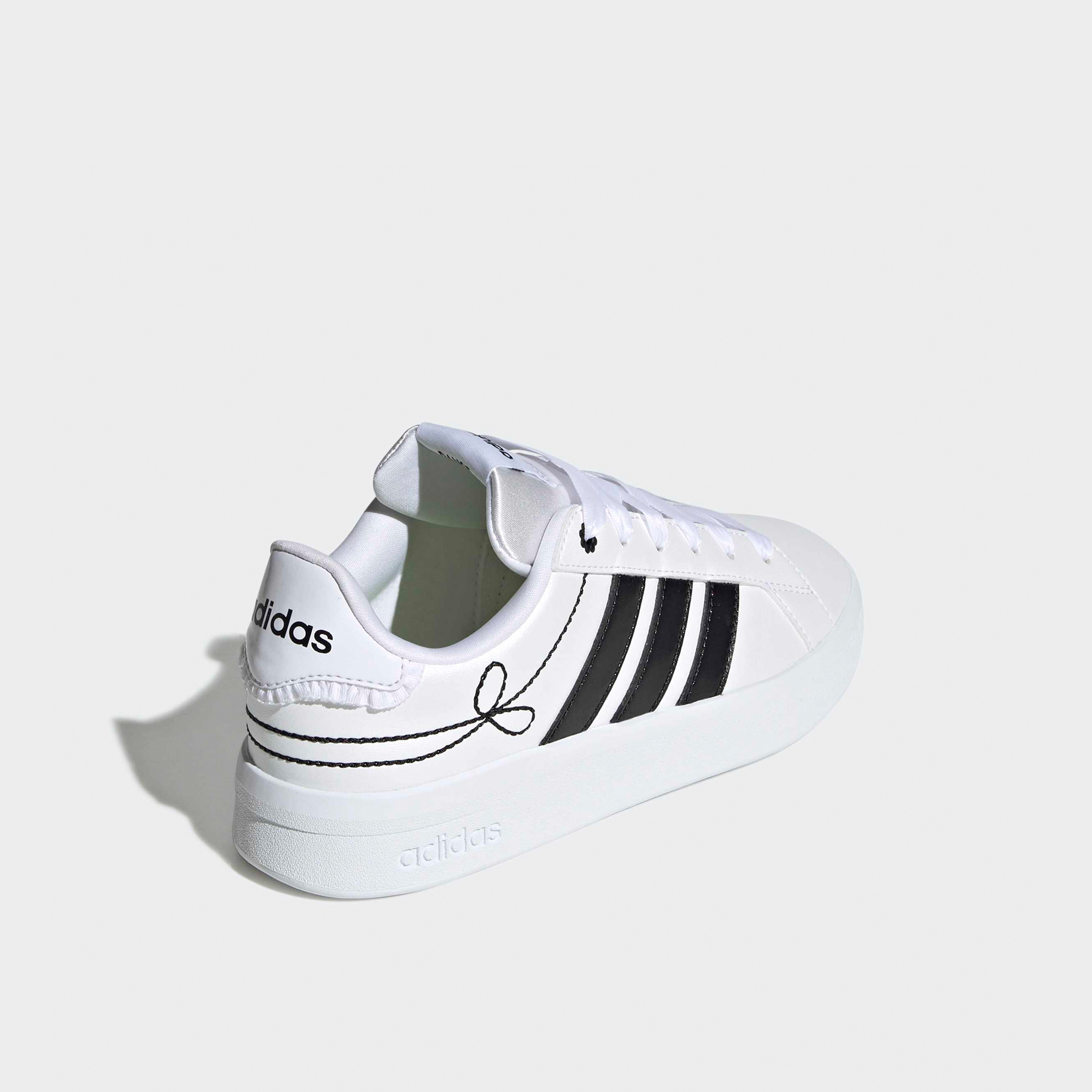 حذاء سنيكرز للكاحل جراند كورت 3.0 برباط إغلاق للبنات من أديداس-girls-shoes-sneakers-image-7