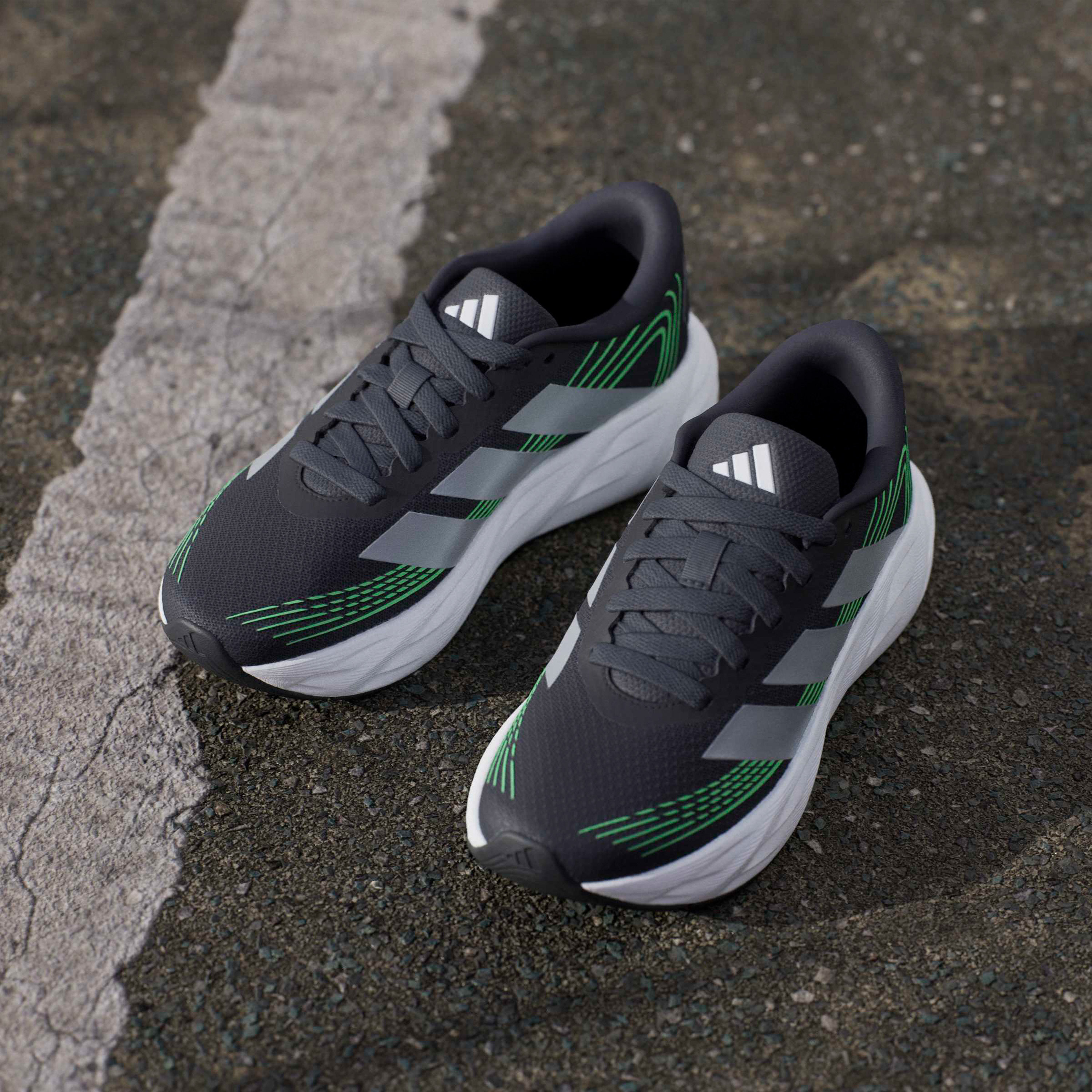 حذاء جري مخطط برباط جلاكسي 8 للأولاد من أديداس-sports-boys-shoes-image-9
