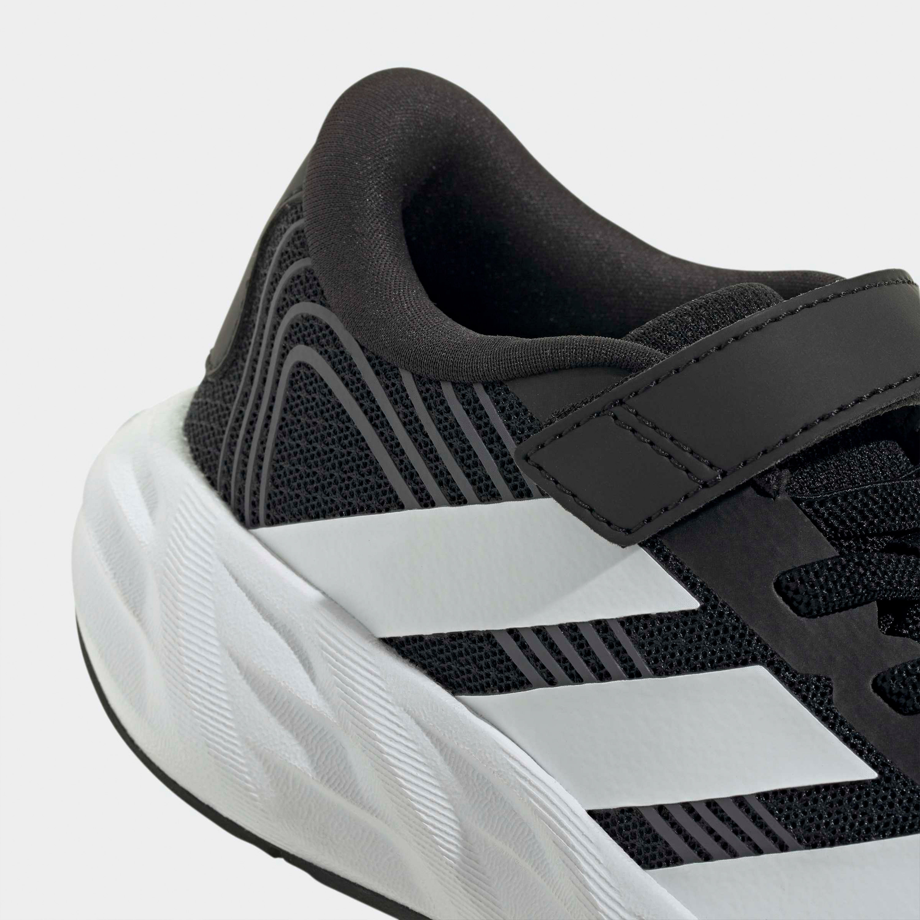 حذاء جري بشريط إغلاق لاصق جالكسي 8 إي إل للأولاد من أديداس-girls-shoes-sneakers-image-5