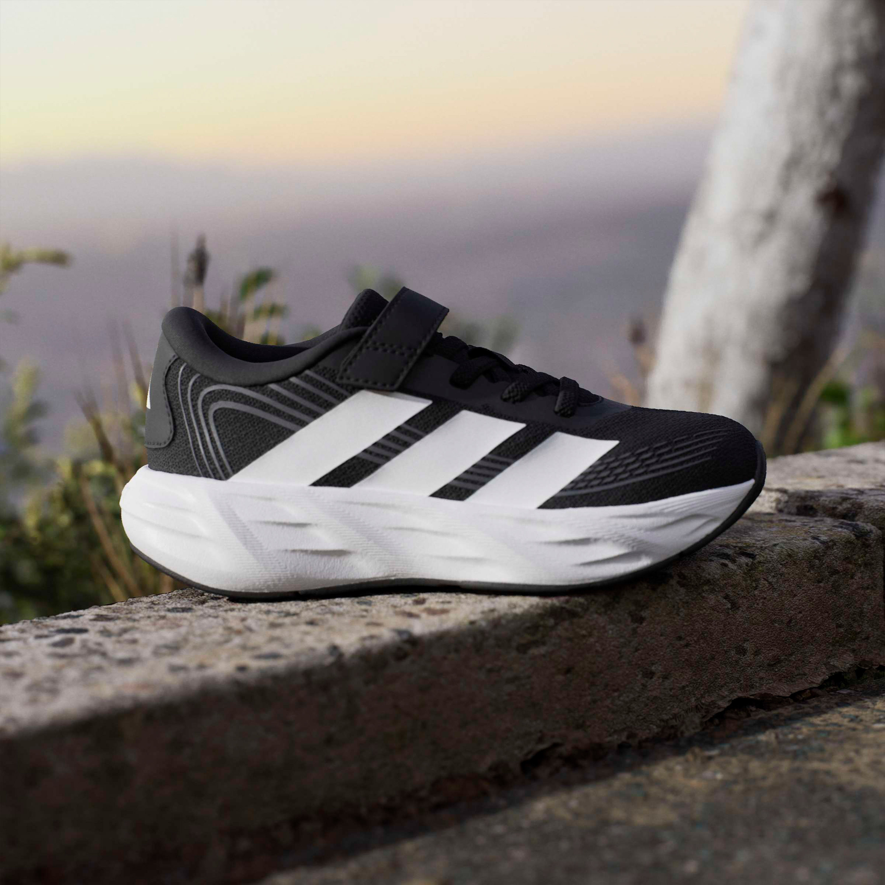 حذاء جري بشريط إغلاق لاصق جالكسي 8 إي إل للأولاد من أديداس-girls-shoes-sneakers-image-8