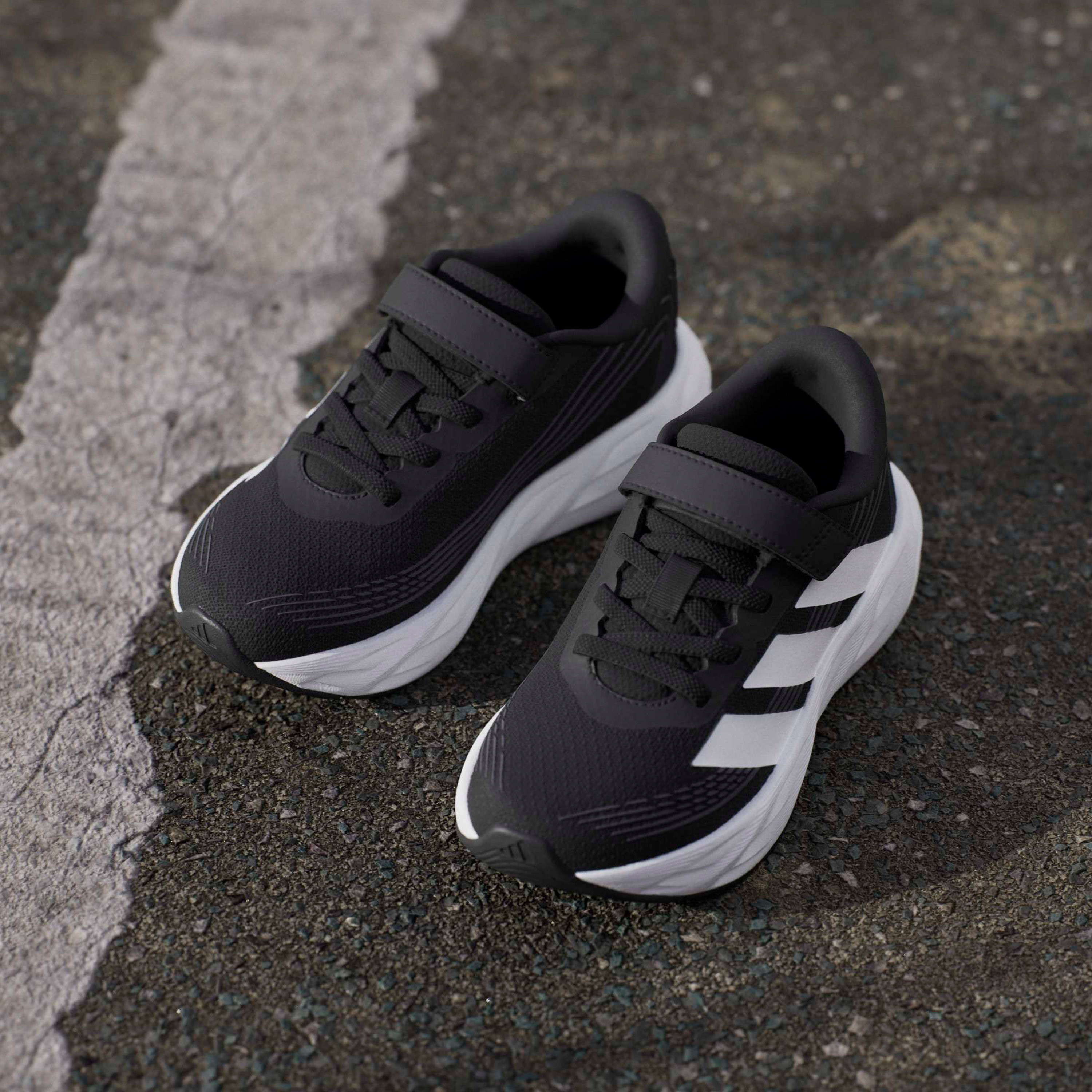 حذاء جري بشريط إغلاق لاصق جالكسي 8 إي إل للأولاد من أديداس-girls-shoes-sneakers-image-9