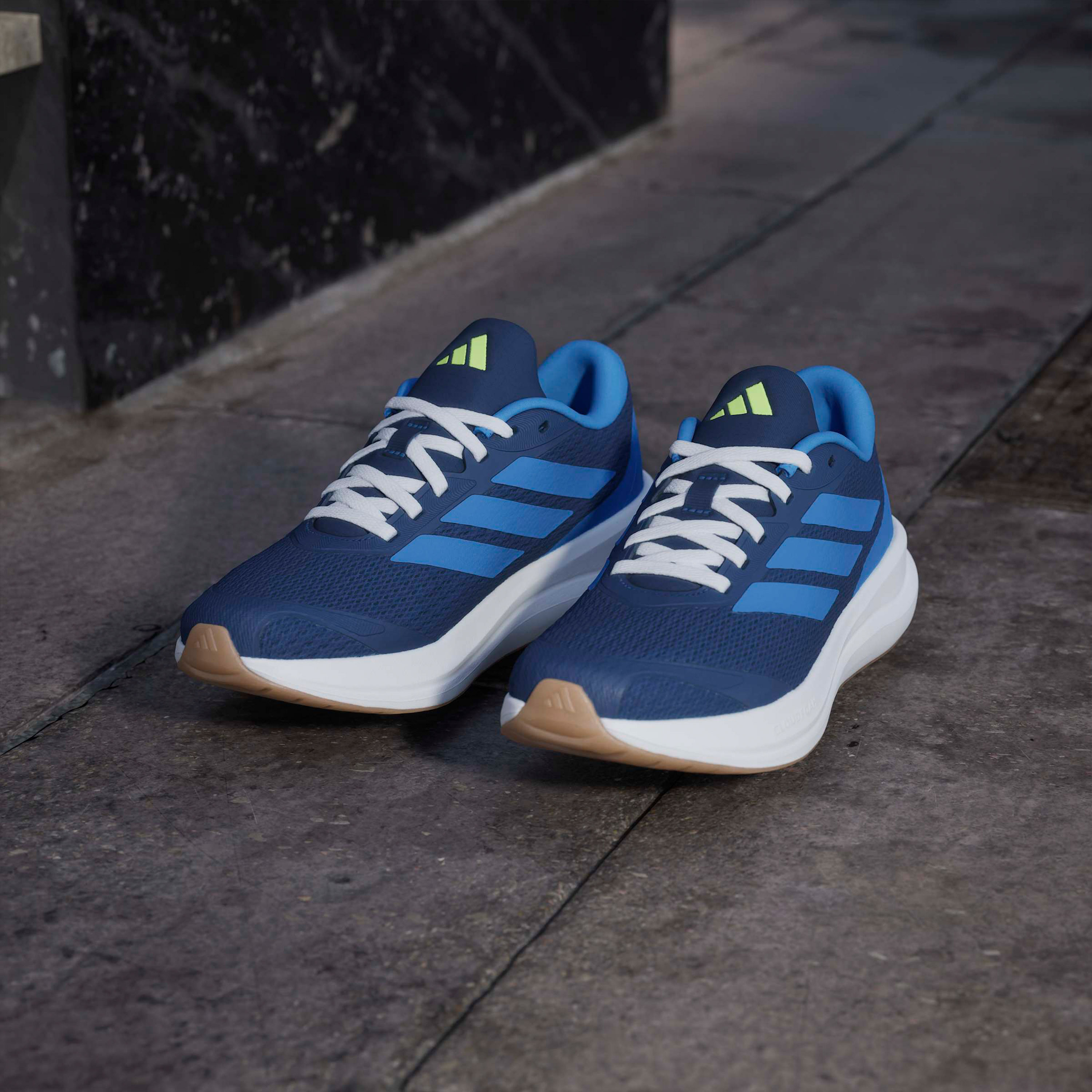 حذاء جري مخطط رنفالكون 6 للأولاد من أديداس-sports-boys-shoes-image-12