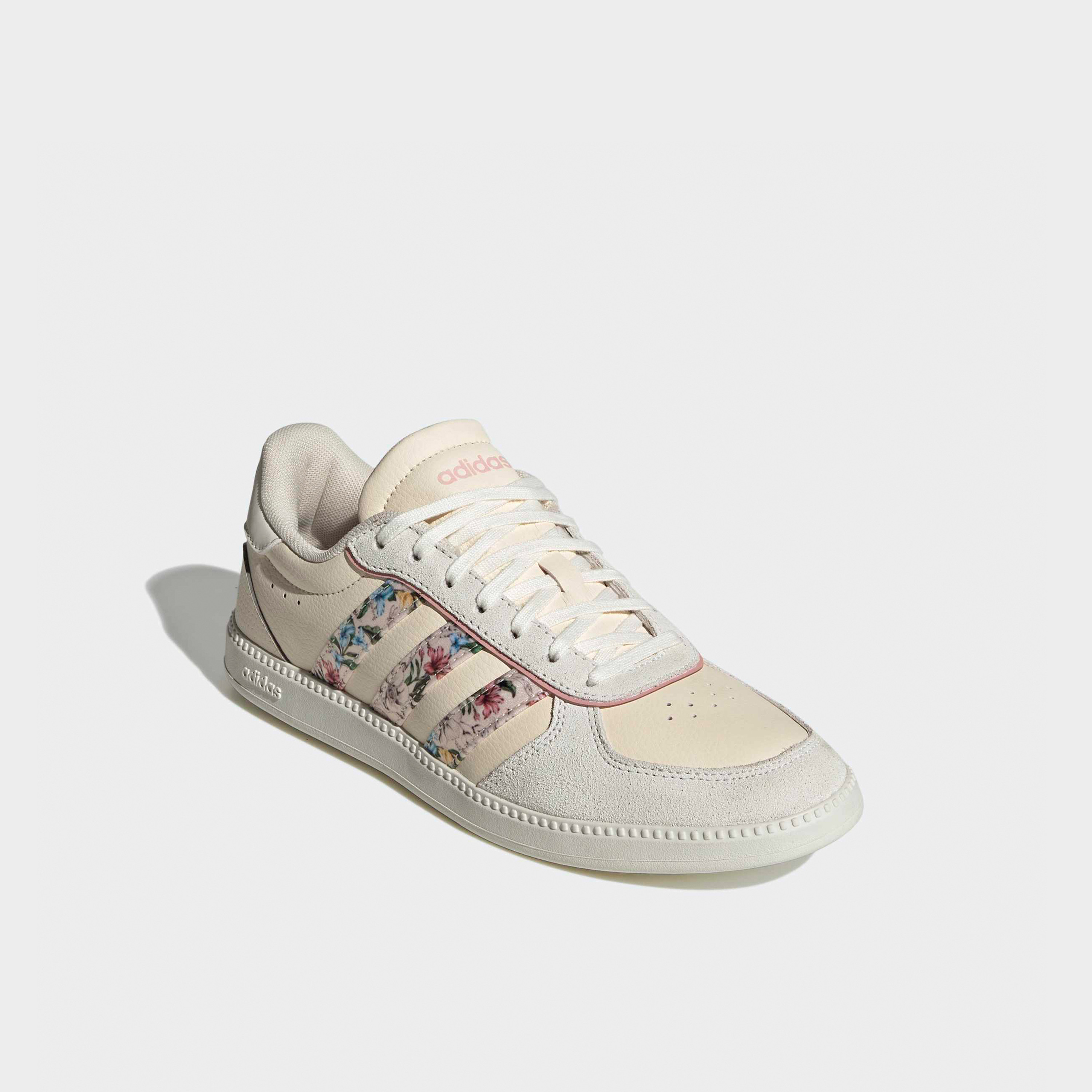 حذاء سنيكرز بطول الكاحل وشريط إغلاق لاصق بريكنت للنساء من أديداس-sports-women-shoes-image-1