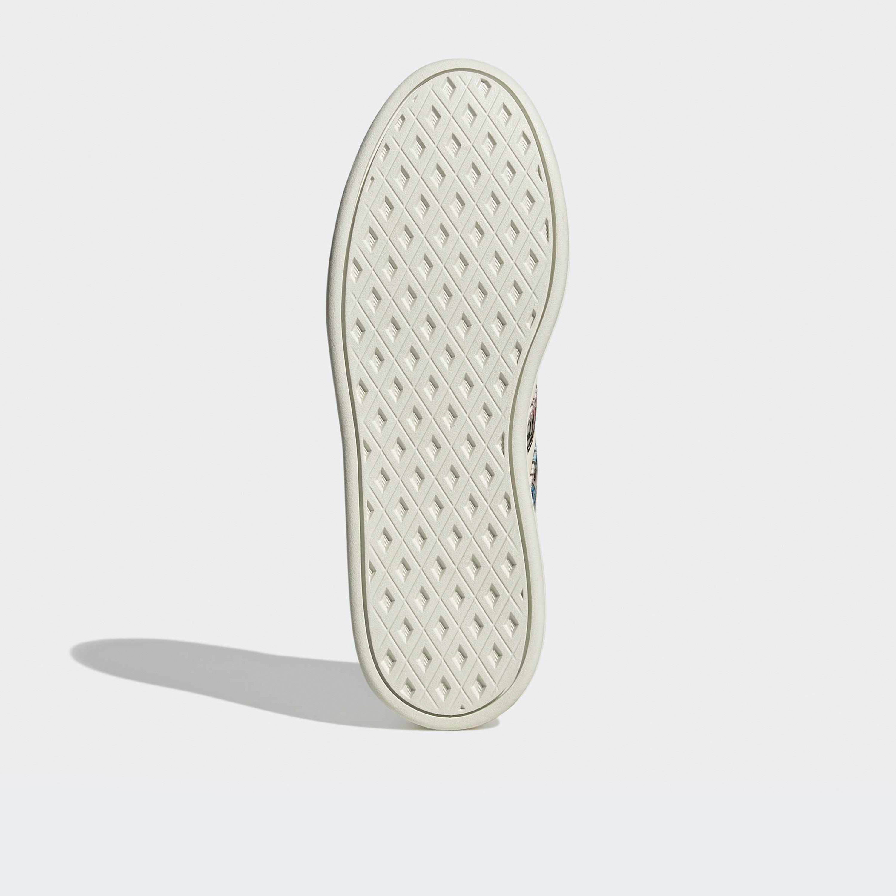 حذاء سنيكرز بطول الكاحل وشريط إغلاق لاصق بريكنت للنساء من أديداس-sports-women-shoes-image-4
