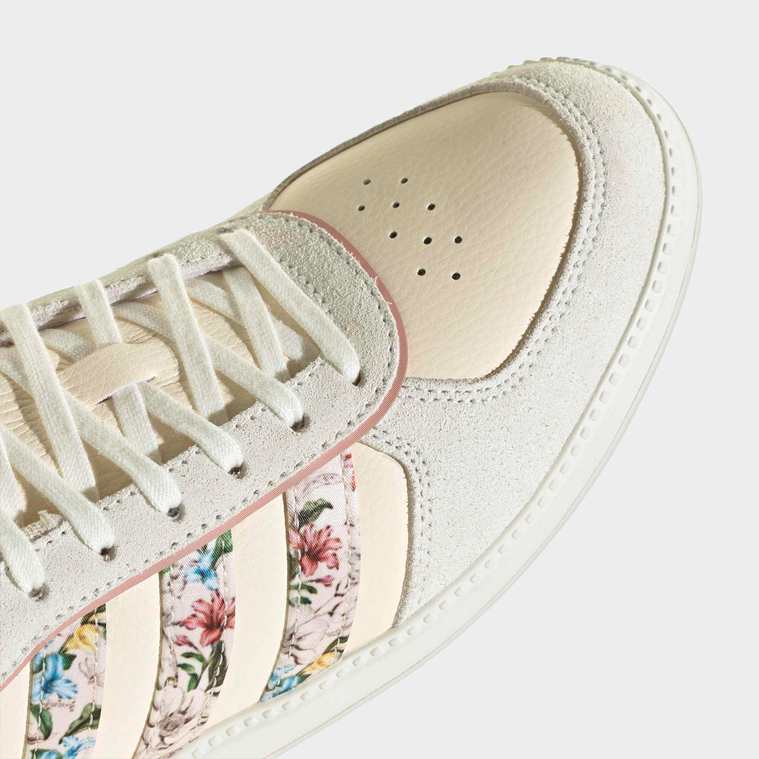حذاء سنيكرز بطول الكاحل وشريط إغلاق لاصق بريكنت للنساء من أديداس-sports-women-shoes-image-6
