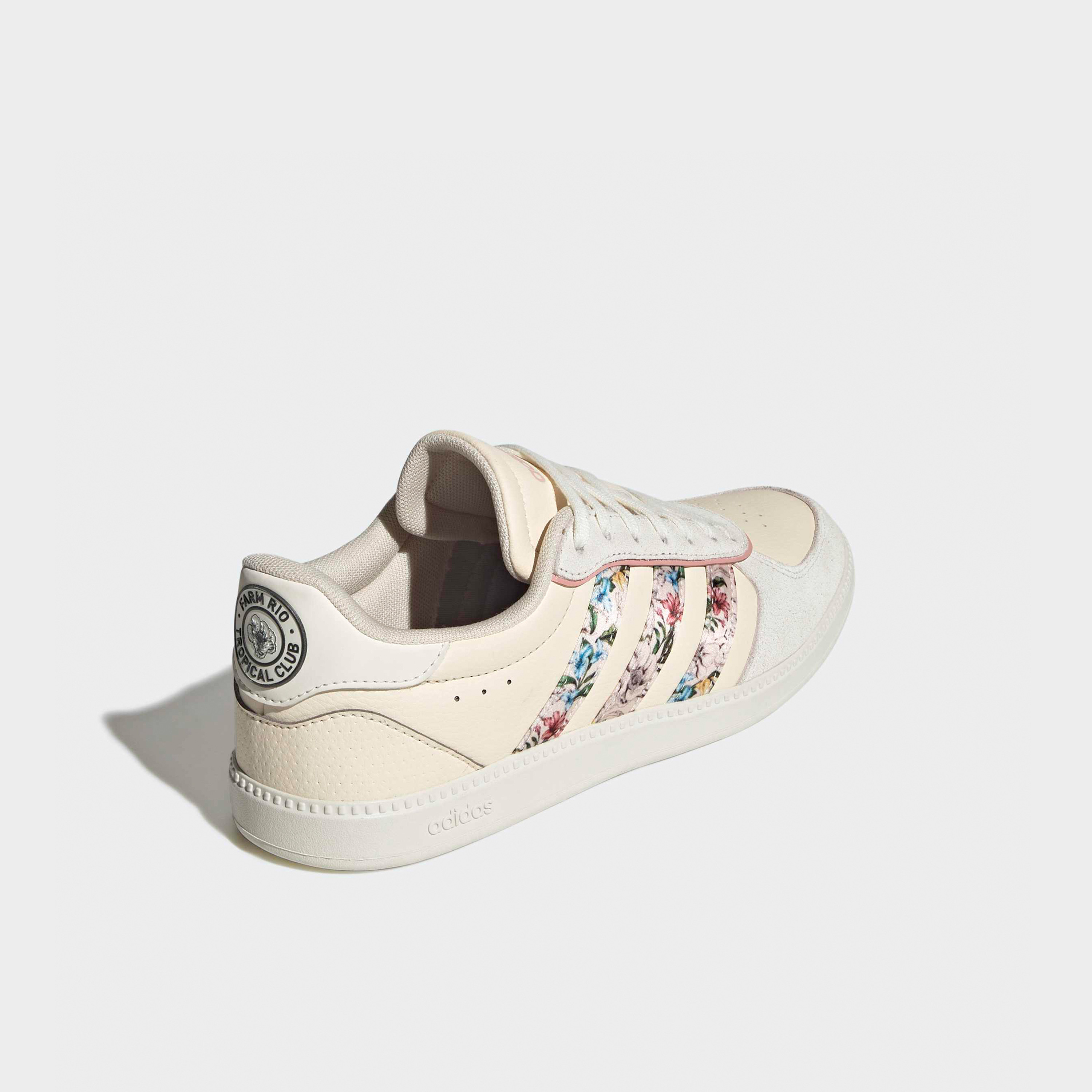 حذاء سنيكرز بطول الكاحل وشريط إغلاق لاصق بريكنت للنساء من أديداس-sports-women-shoes-image-7
