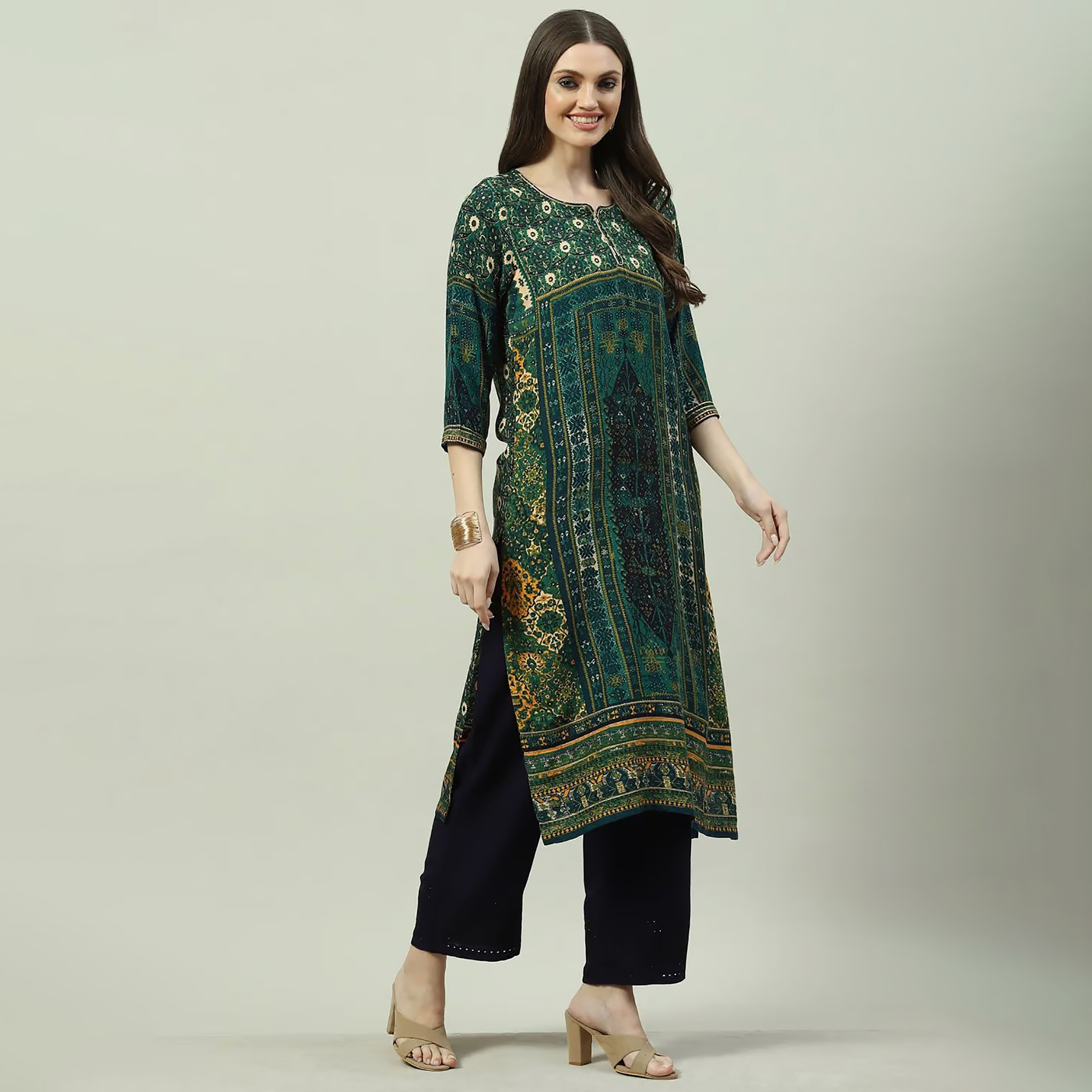 كورتا مستقيمة برقبة دائرية مطبوعة مع مزين بسكوينس و غوتا وورك من بيبا-women-clothing-ethnicwear-dresses-image-4