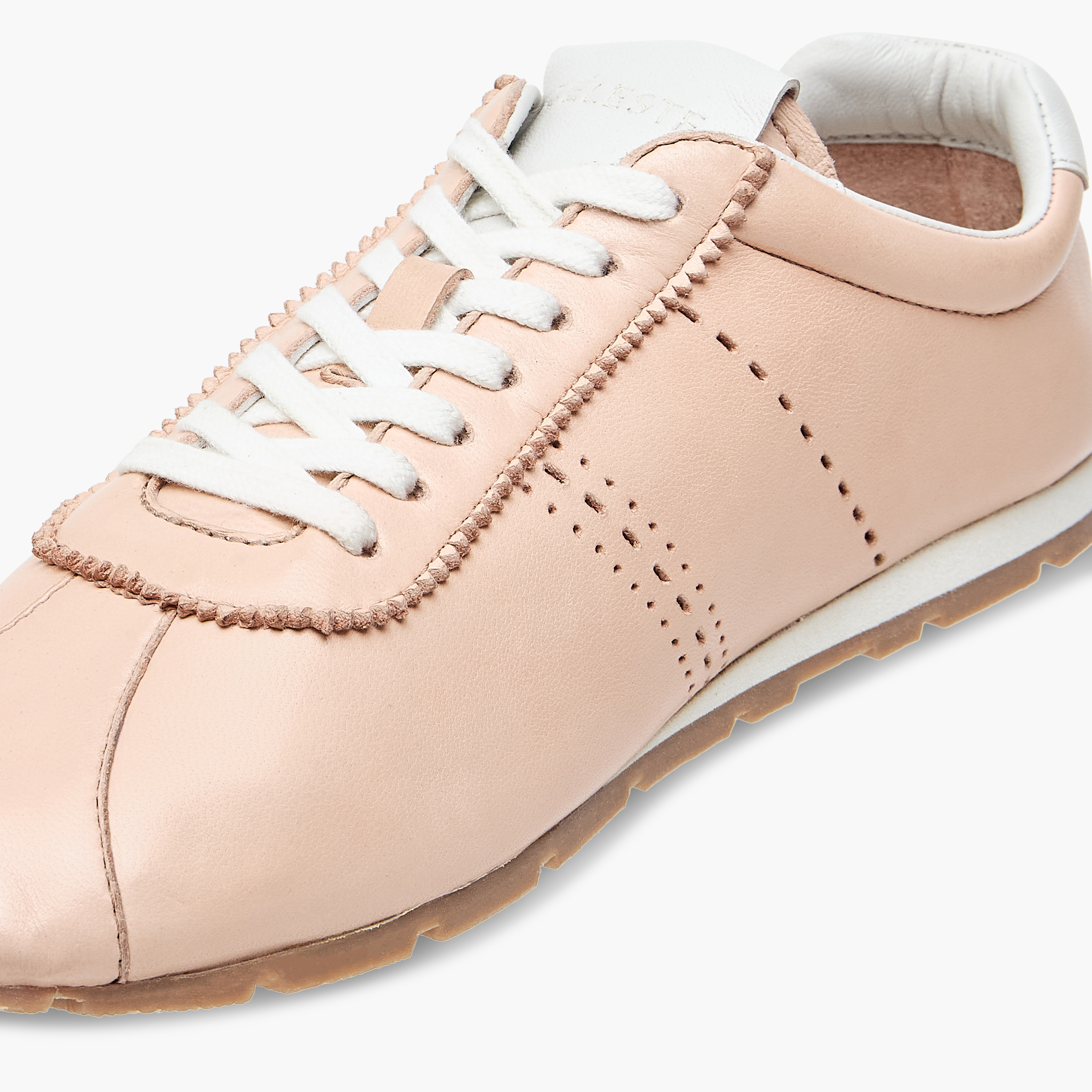 حذاء سنيكرز جلد بطول الكاحل ورباط إغلاق للنساء من سيليست-women-shoes-sneakers-image-4