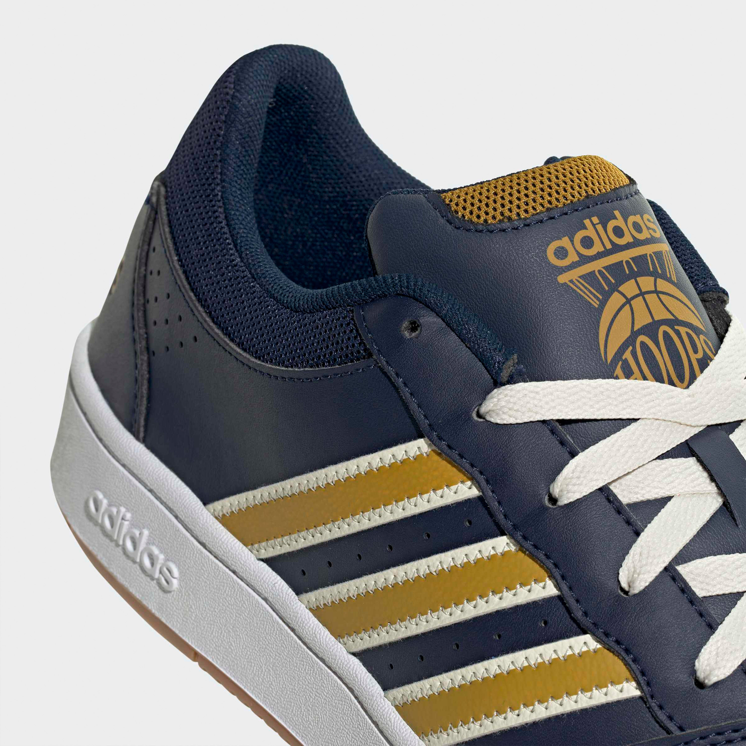 حذاء سنيكرز طول الكاحل برباط هوبز كلاسيك للرجال من أديداس-men-shoes-sneakers-image-6