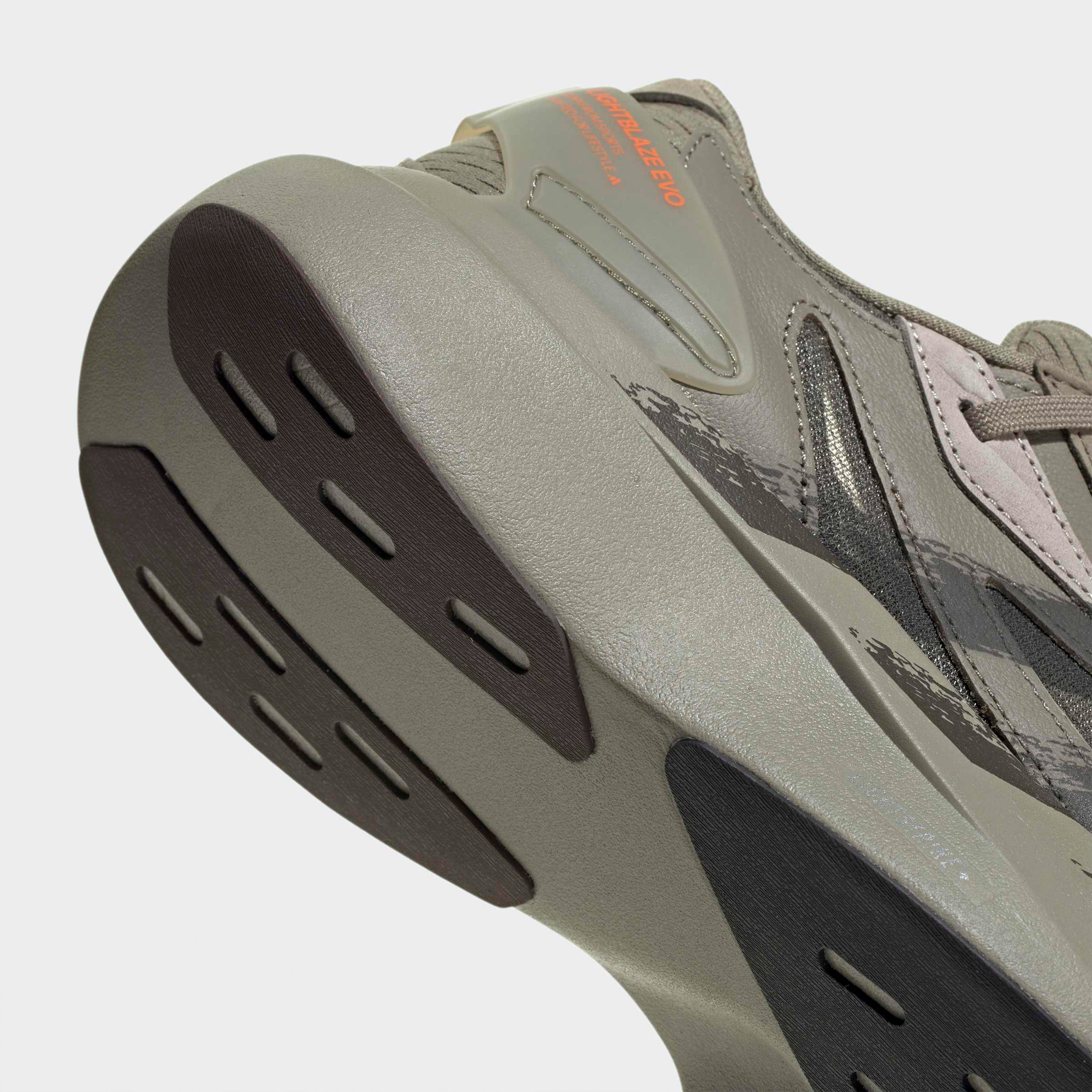 حذاء سنيكرز برباط إغلاق للكاحل لايت بليز إيفو بروشد للرجال من أديداس-men-shoes-sneakers-image-6