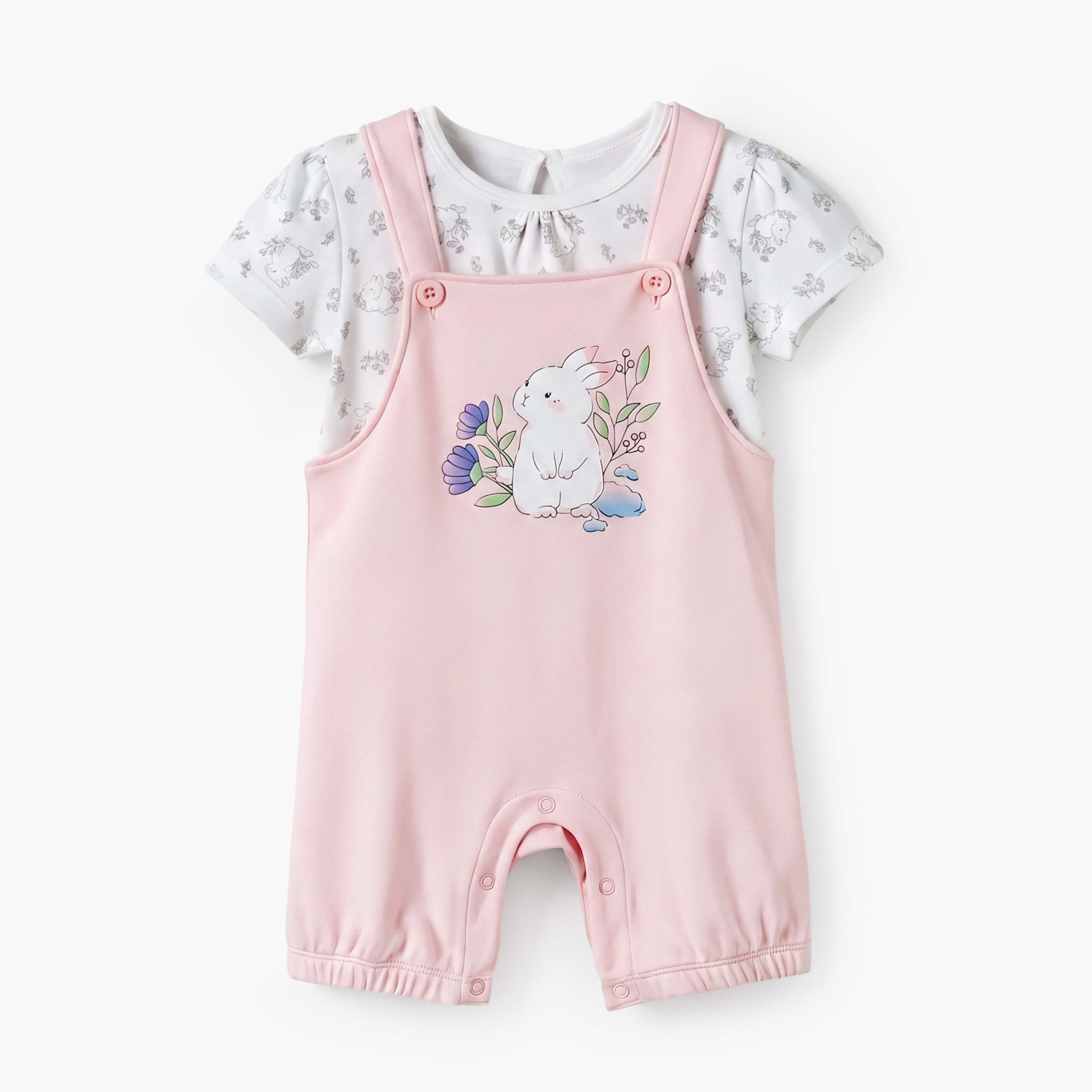 طقم دنغري بطبعات أرنب وبلوزة بياقة مستديرة وأكمام قصيرة من جونيورز-baby-girls-clothing-setsandcoords-image-1