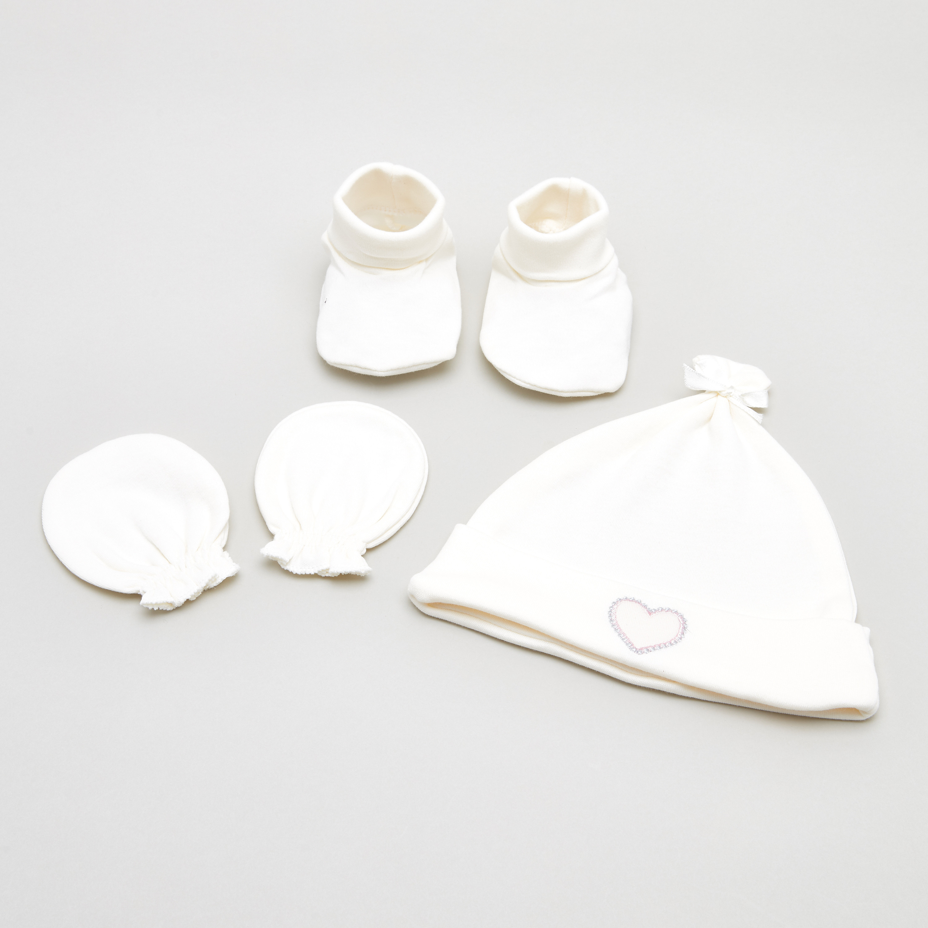 طقم هدايا مطرزة من 6 قطع من جونيورز-baby-girls-clothing-setsandcoords-image-6