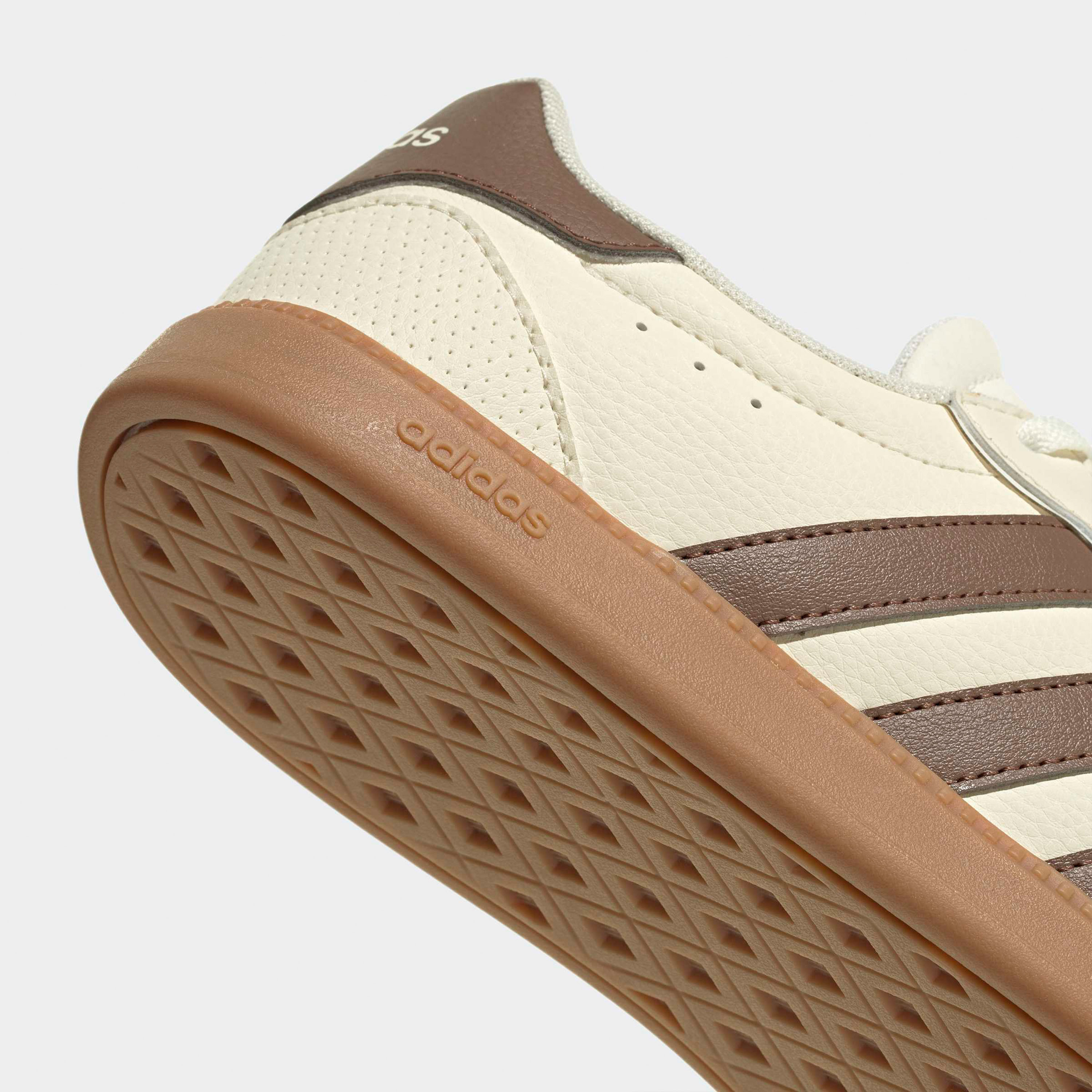 حذاء سنيكرز جلد بطول الكاحل بريكنت سليك للنساء من أديداس-women-shoes-sneakers-image-5