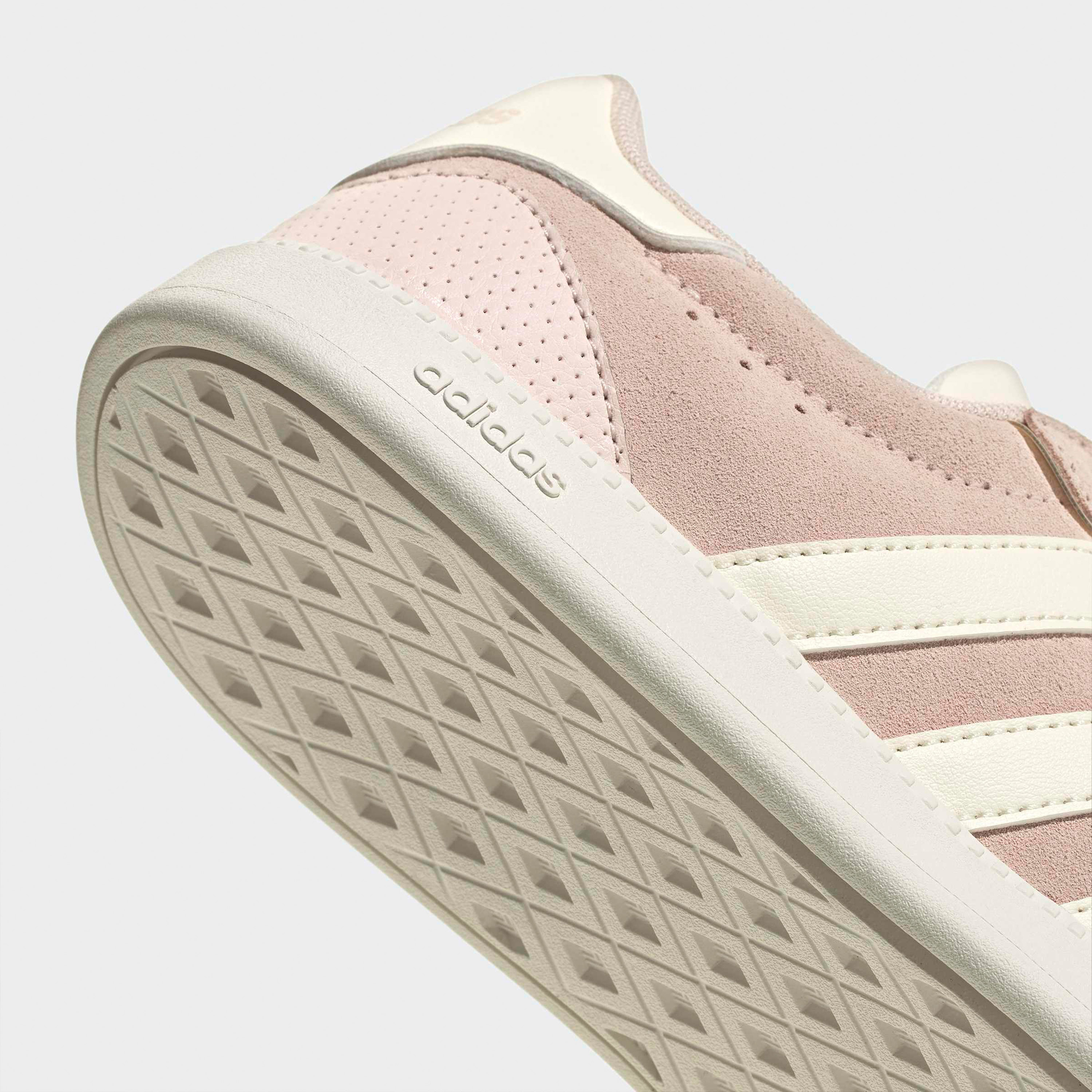 حذاء سنيكرز للنساء بريك نت سليك جلدي بكاحل ورباط إغلاق من أديداس-women-shoes-sneakers-image-6