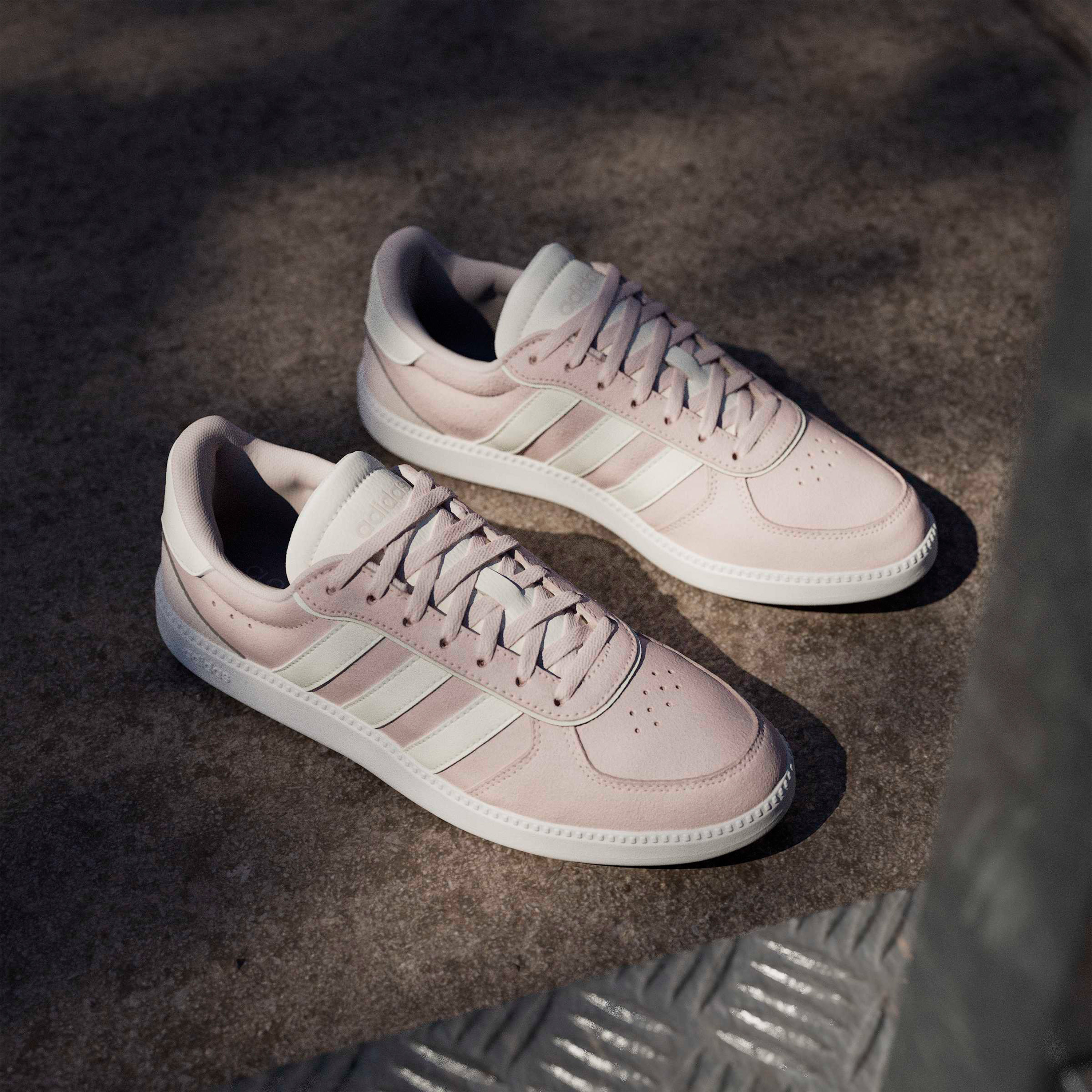 حذاء سنيكرز للنساء بريك نت سليك جلدي بكاحل ورباط إغلاق من أديداس-women-shoes-sneakers-image-8