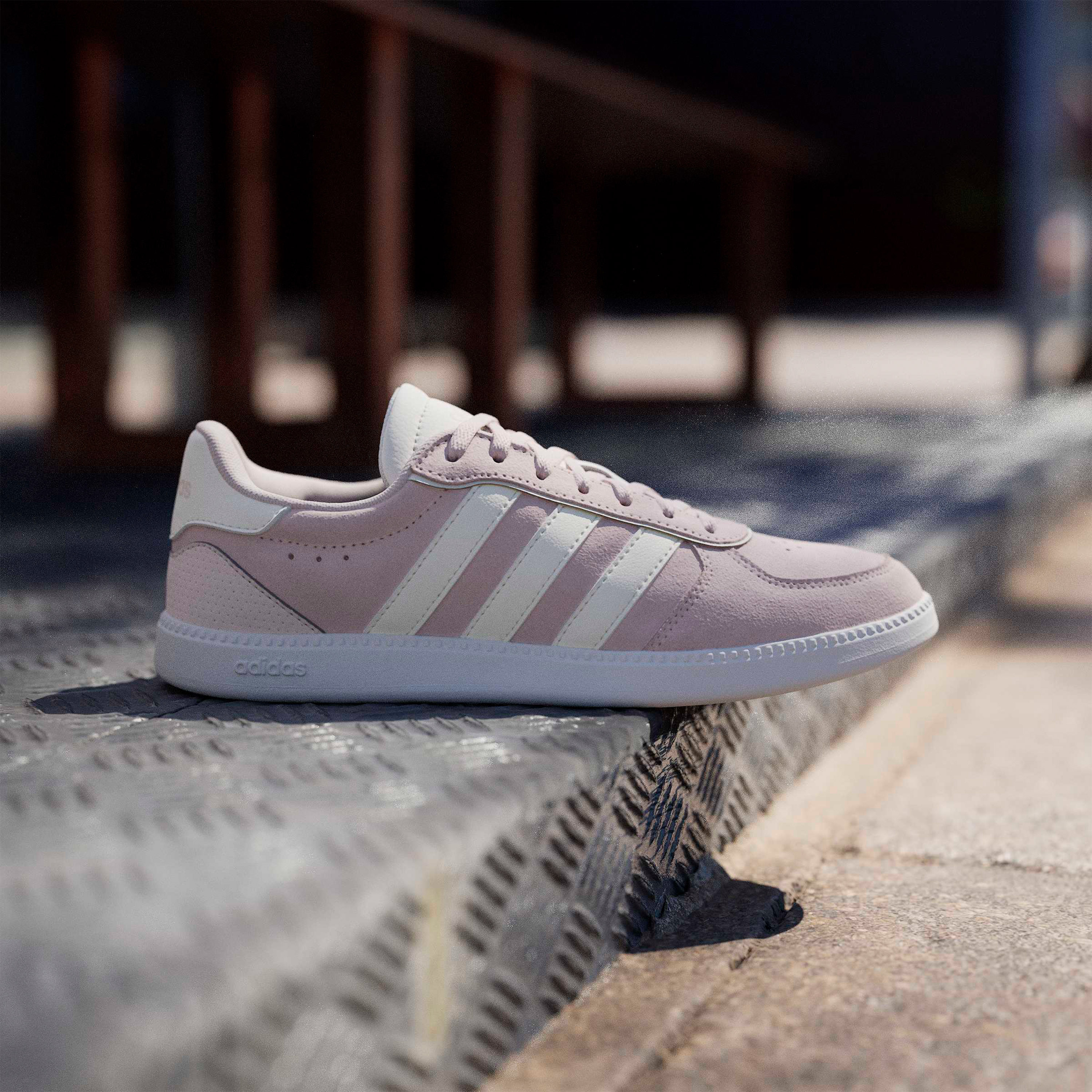 حذاء سنيكرز للنساء بريك نت سليك جلدي بكاحل ورباط إغلاق من أديداس-women-shoes-sneakers-image-9