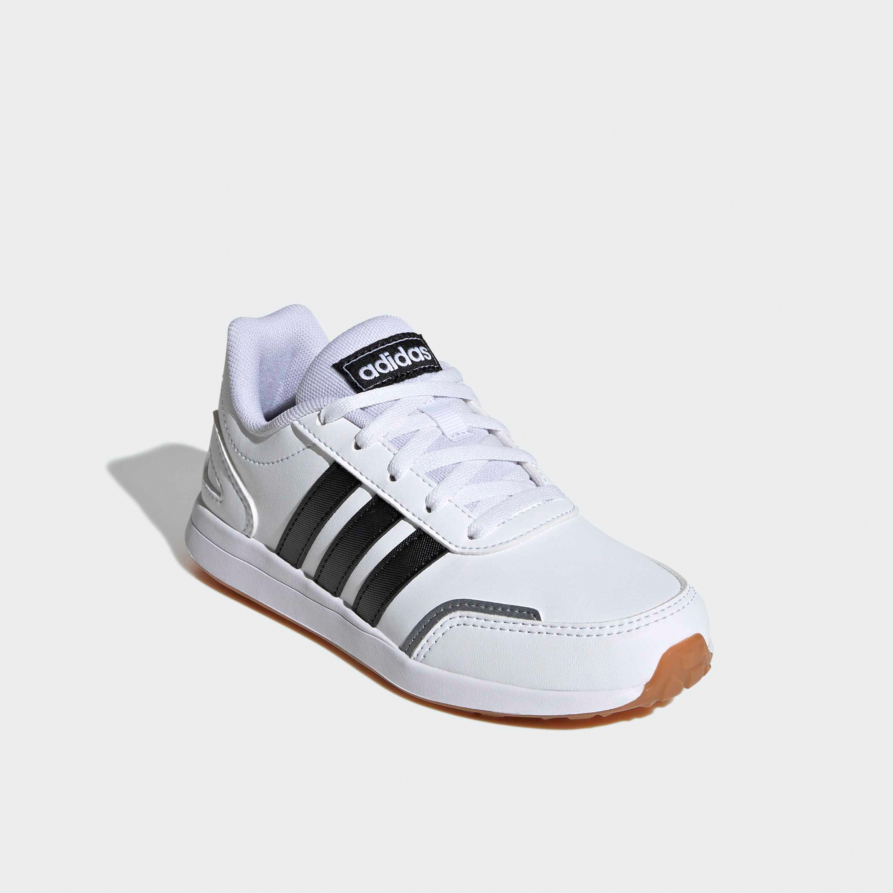 حذاء سنيكرز بطول الكاحل ورباط إغلاق في إس سويتش للأولاد من أديداس-sports-boys-shoes-image-1
