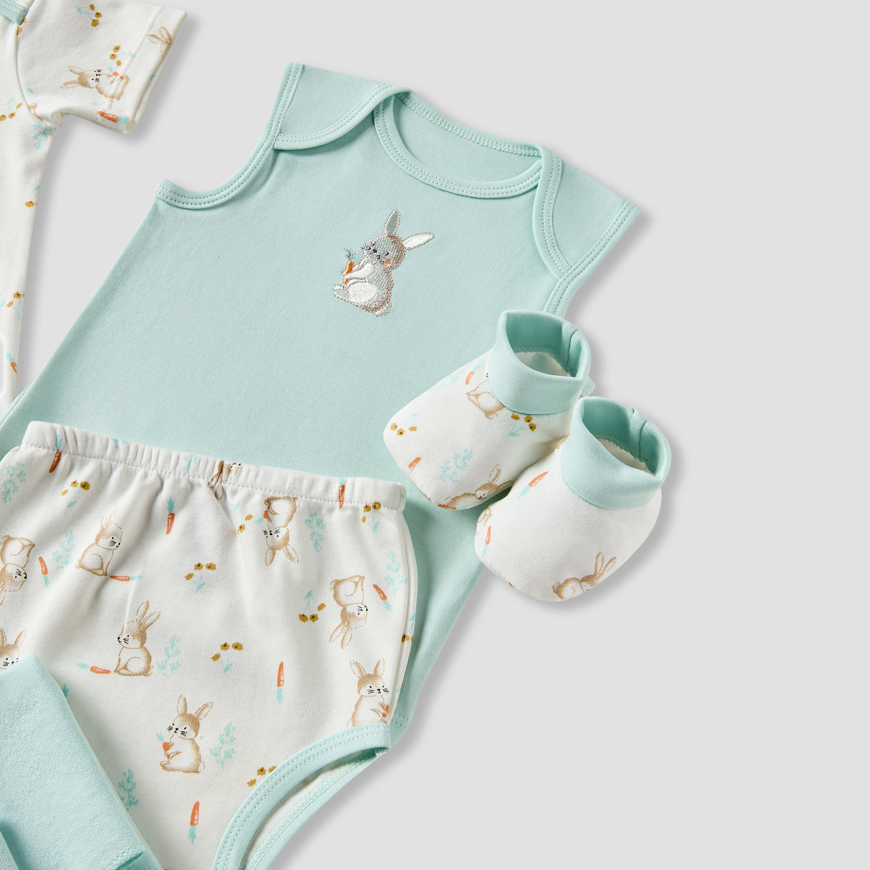 طقم هدايا للبنات 7 قطع - قطن ناعم - بودي سوت، مريلة، أبوات - بطبعات أرنب من جونيورز-baby-girls-clothing-setsandcoords-image-1