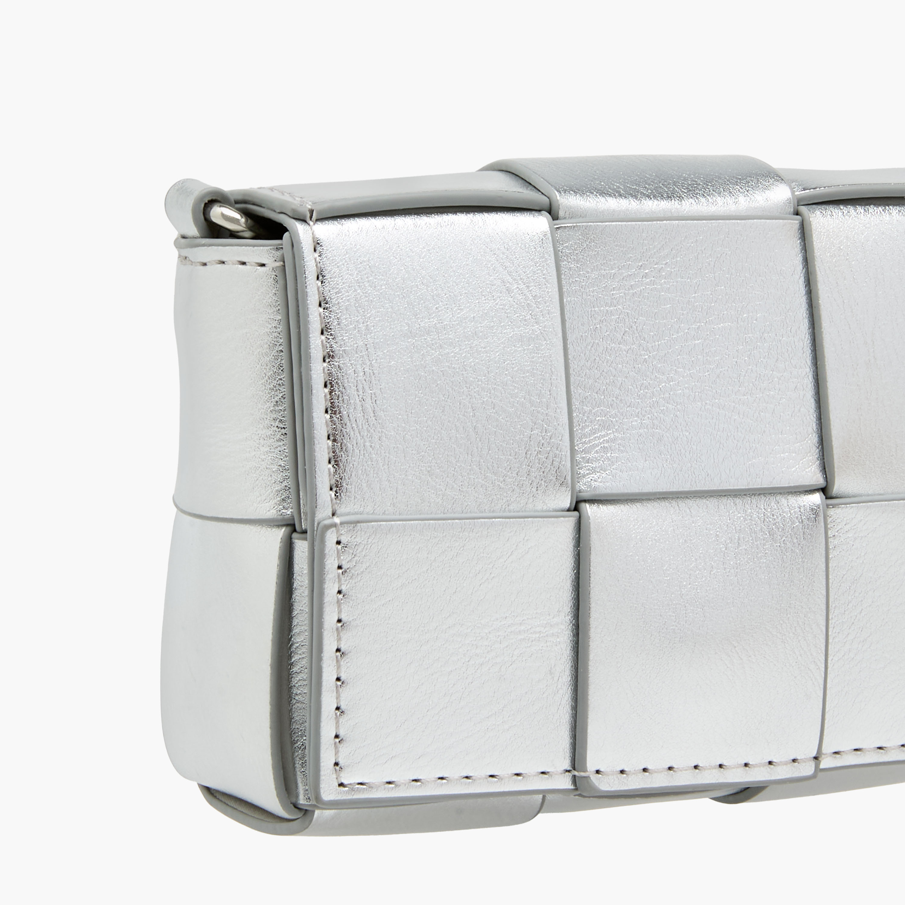شنطة كروس بودي منسوجة وبارزة الملمس بحزام سلسلة من فلورا بيلا-girls-accessories-bags-image-5