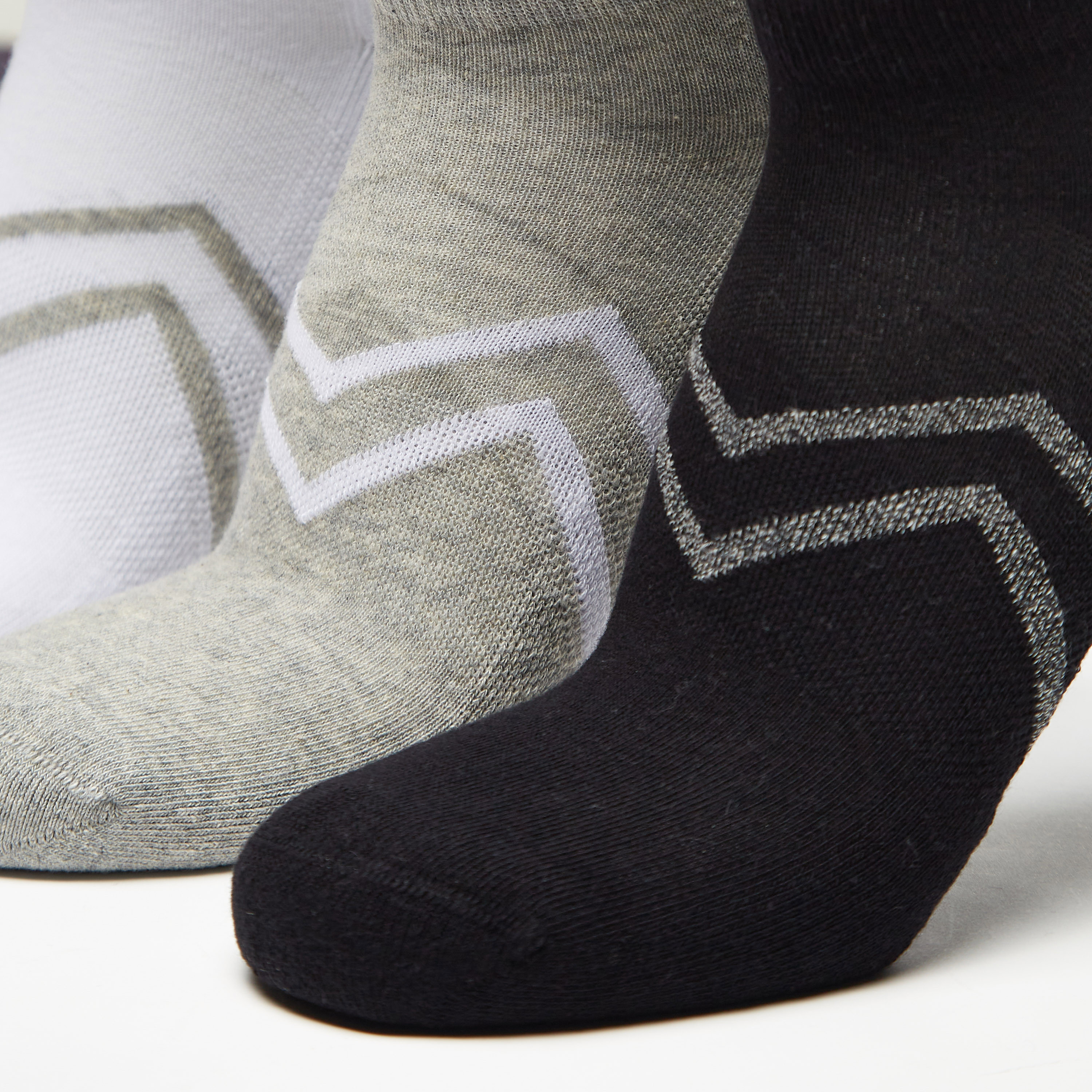 جوارب رياضية بطول الكاحل بطبعات من داش - طقم 3 أزواج-men-socks-image-2