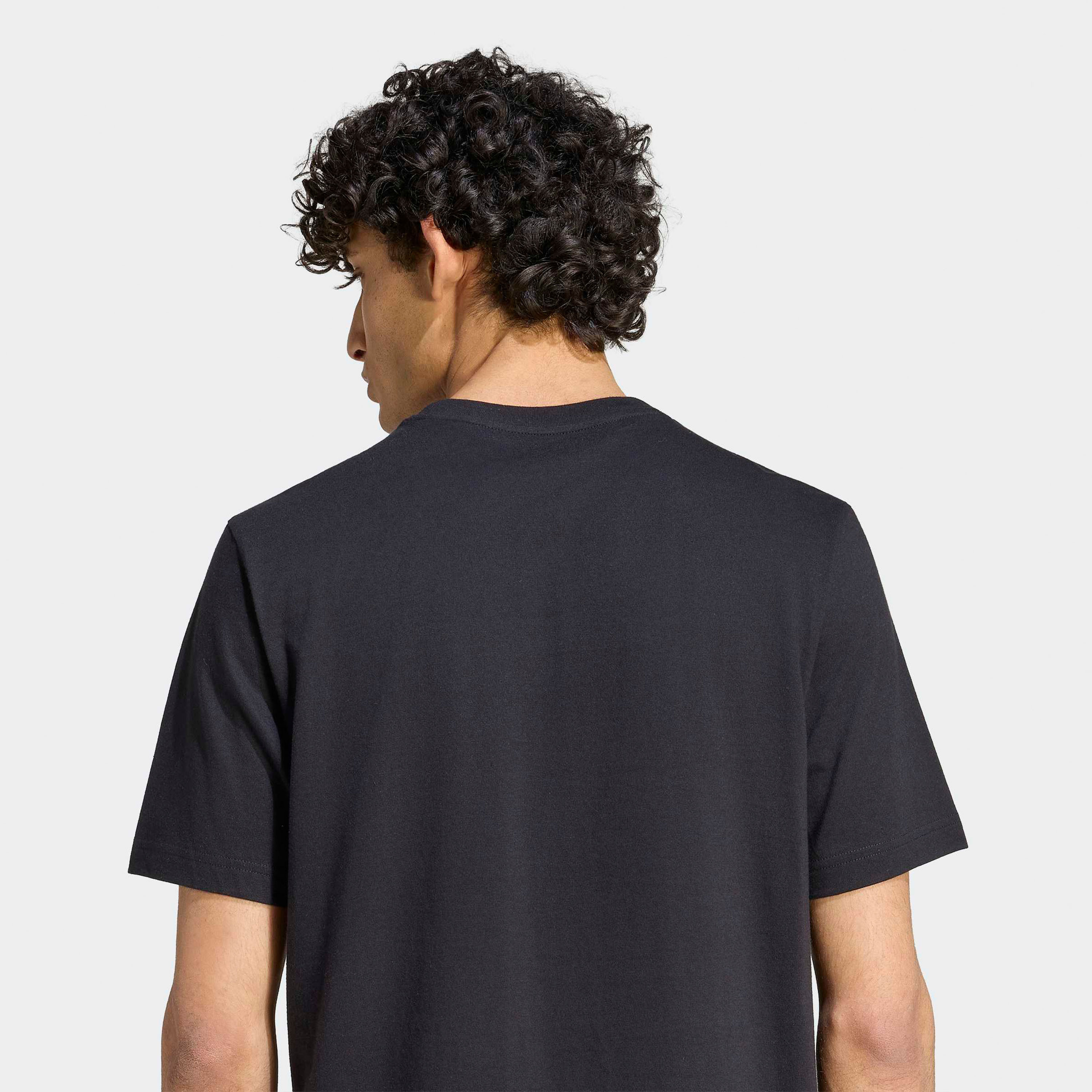 أديداس - تيشيرت جرافيكي كوليجيت لاينيج للرجال | OE-men-clothing-sportswearandactivewear-tshirtsandpolos-image-5