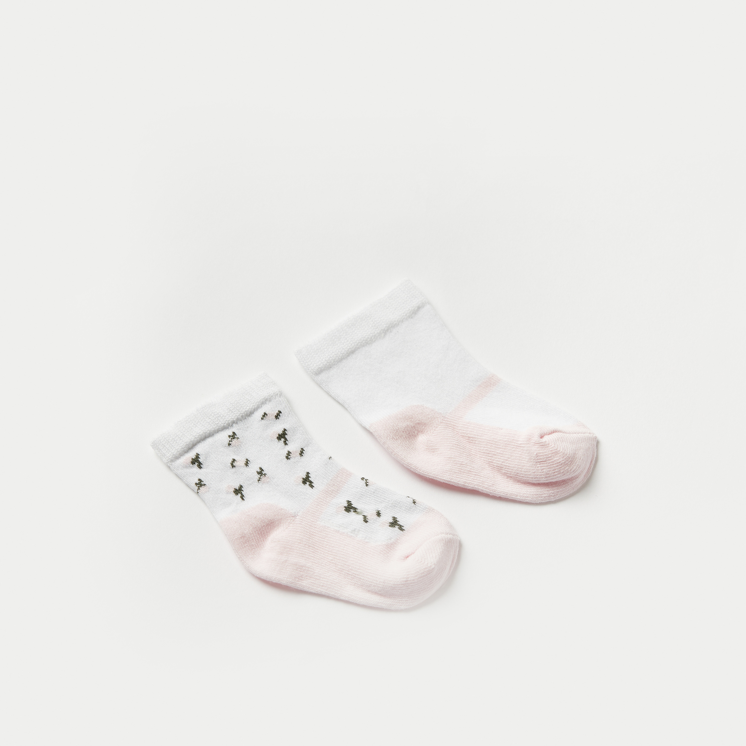 جوارب بطول الكاحل وطبعات من جونيورز – طقم من زوجين-promo_babyshop_Buy3for1_OMN230426-image-1