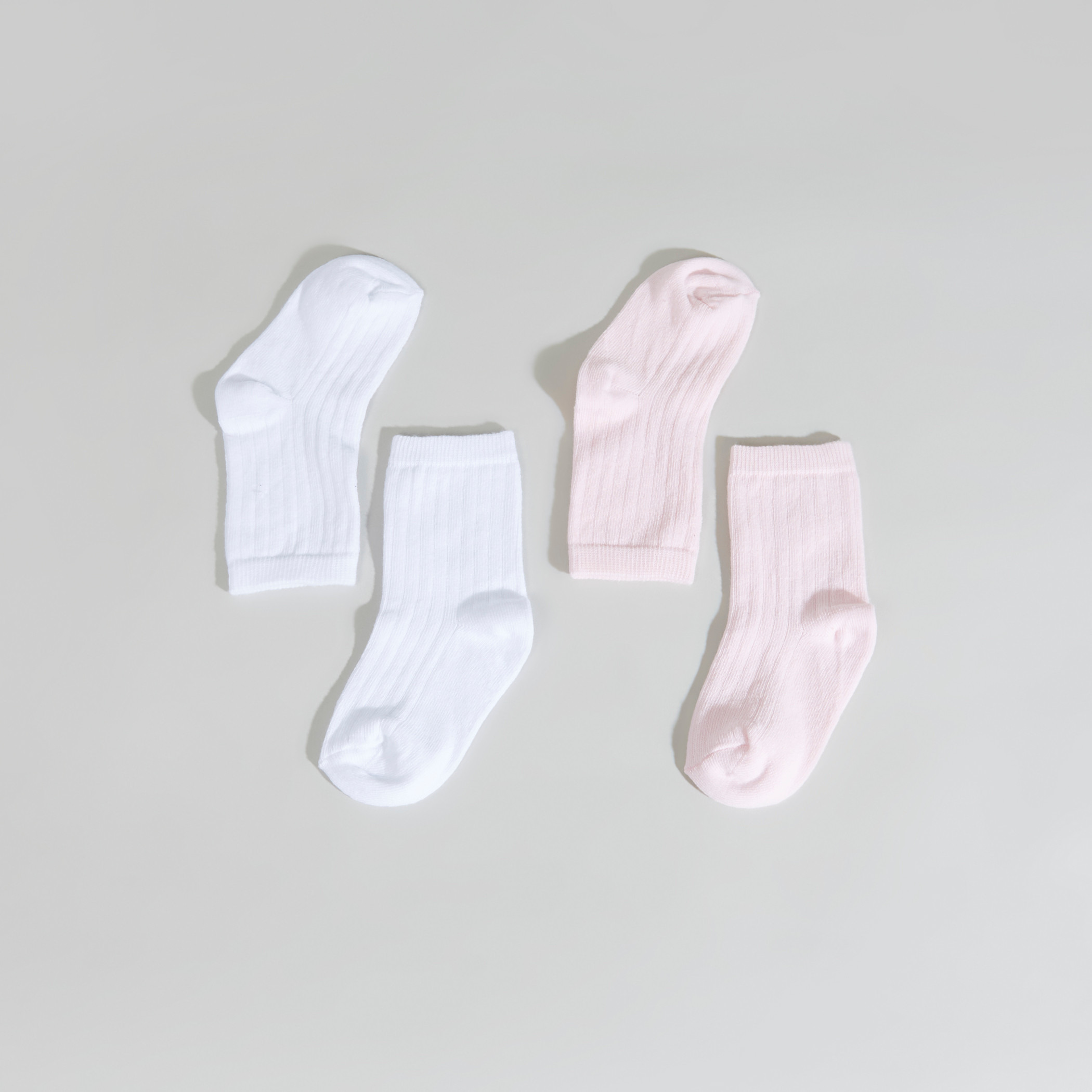 طقم جوارب بارزة الملمس من جونيورز - 2 قطع-baby-girls-accessories-socks-image-2