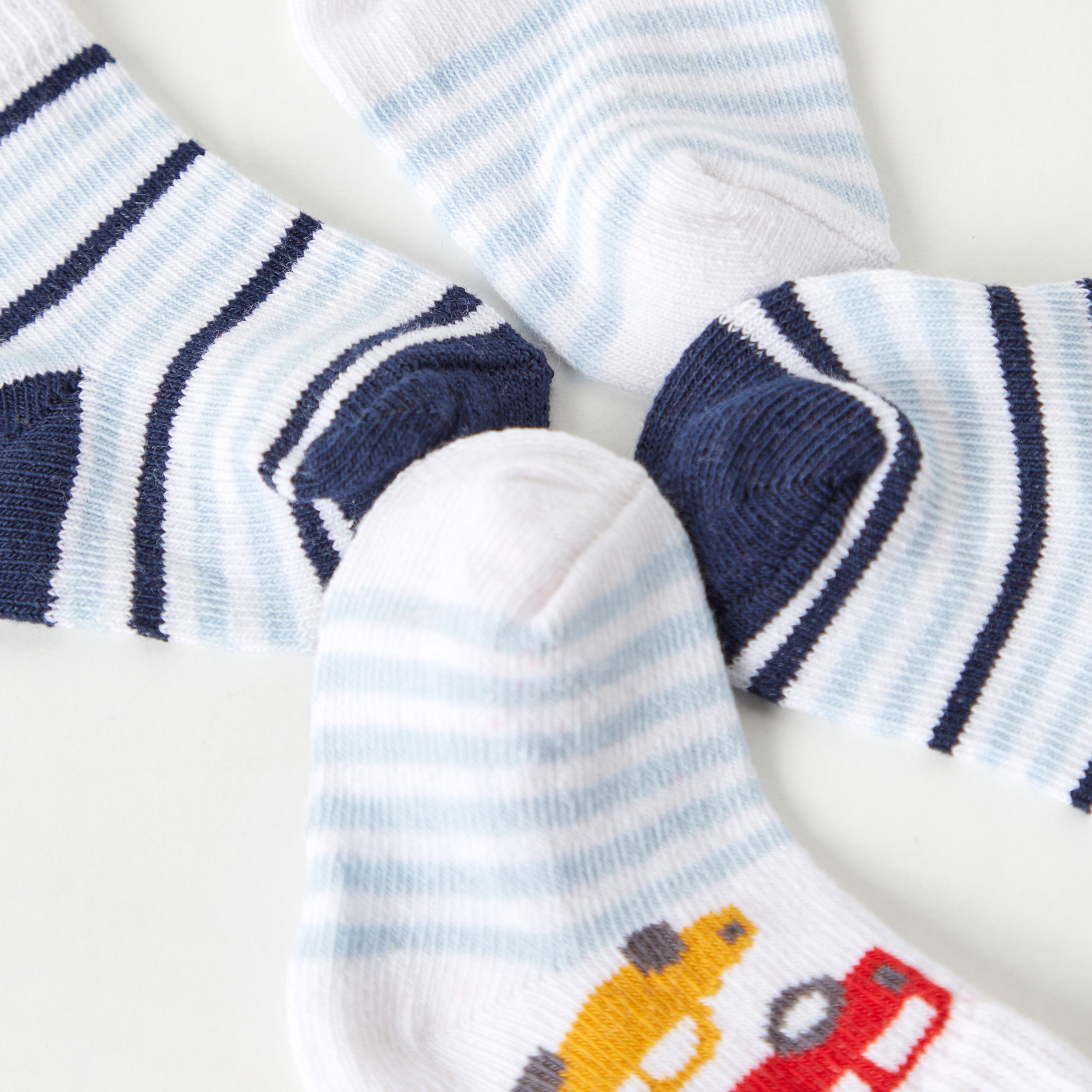 جوارب بارزة الملمس بطول الكاحل من جونيورز - طقم 2 أزواج-promo_babyshop_Buy3for1_OMN230426-image-4