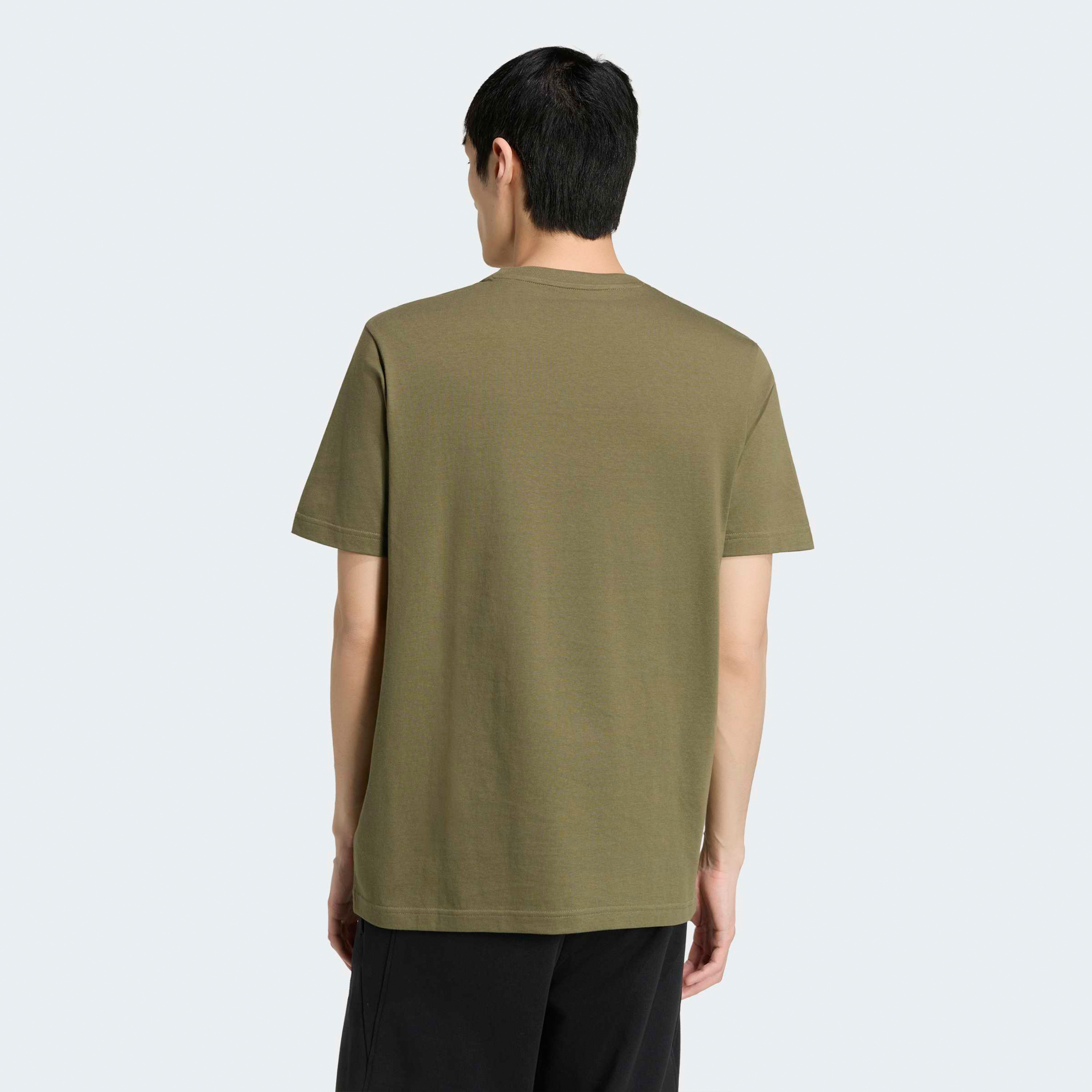 أديداس - تيشيرت رجالي جرافيكي بشعار جيشي | OE-men-clothing-sportswearandactivewear-tshirtsandpolos-image-3