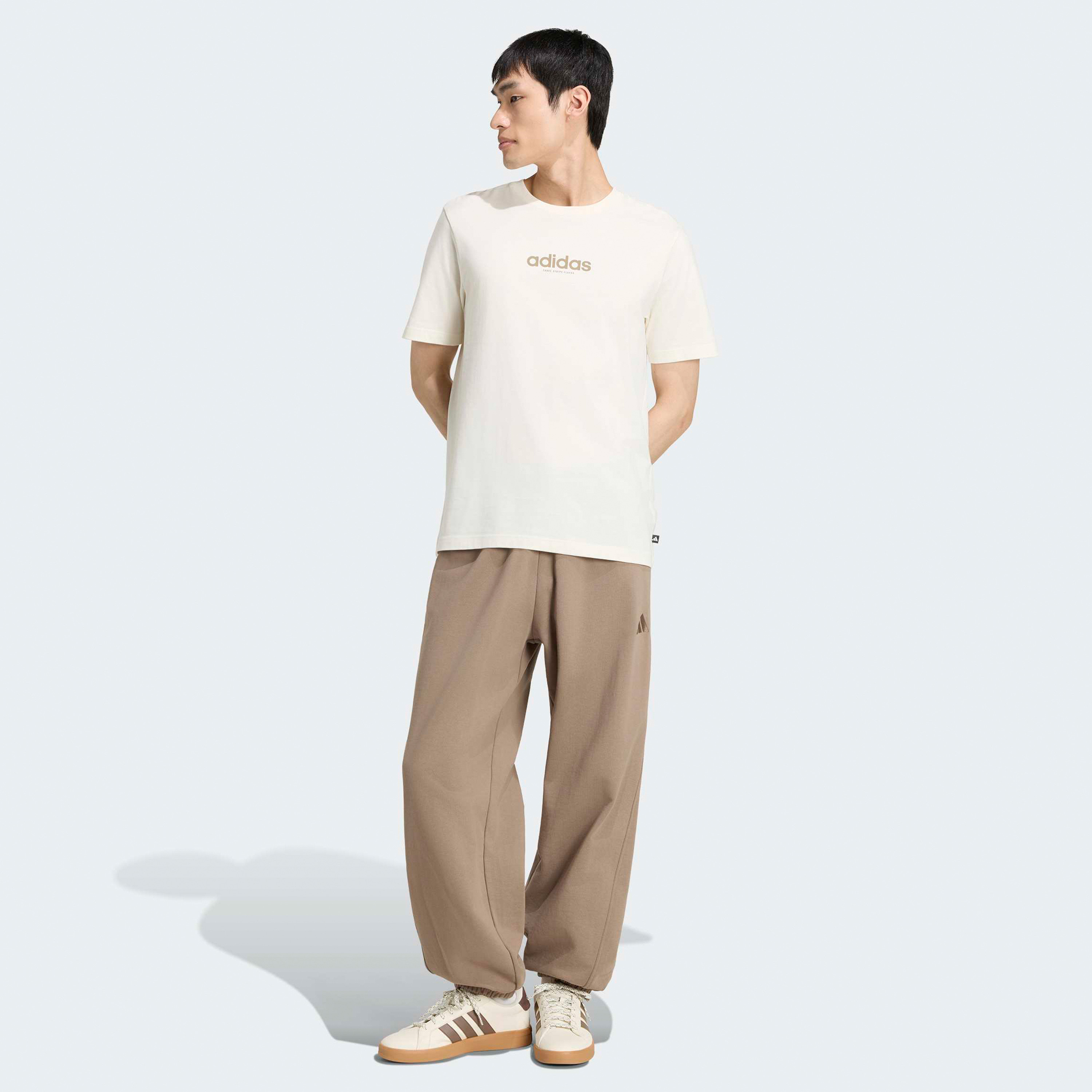 اديداس - تيشيرت رجالي بأكمام قصيرة ورقبة دائرية مزين برسومات نكهات البرجر-men-clothing-sportswearandactivewear-tshirtsandpolos-image-2