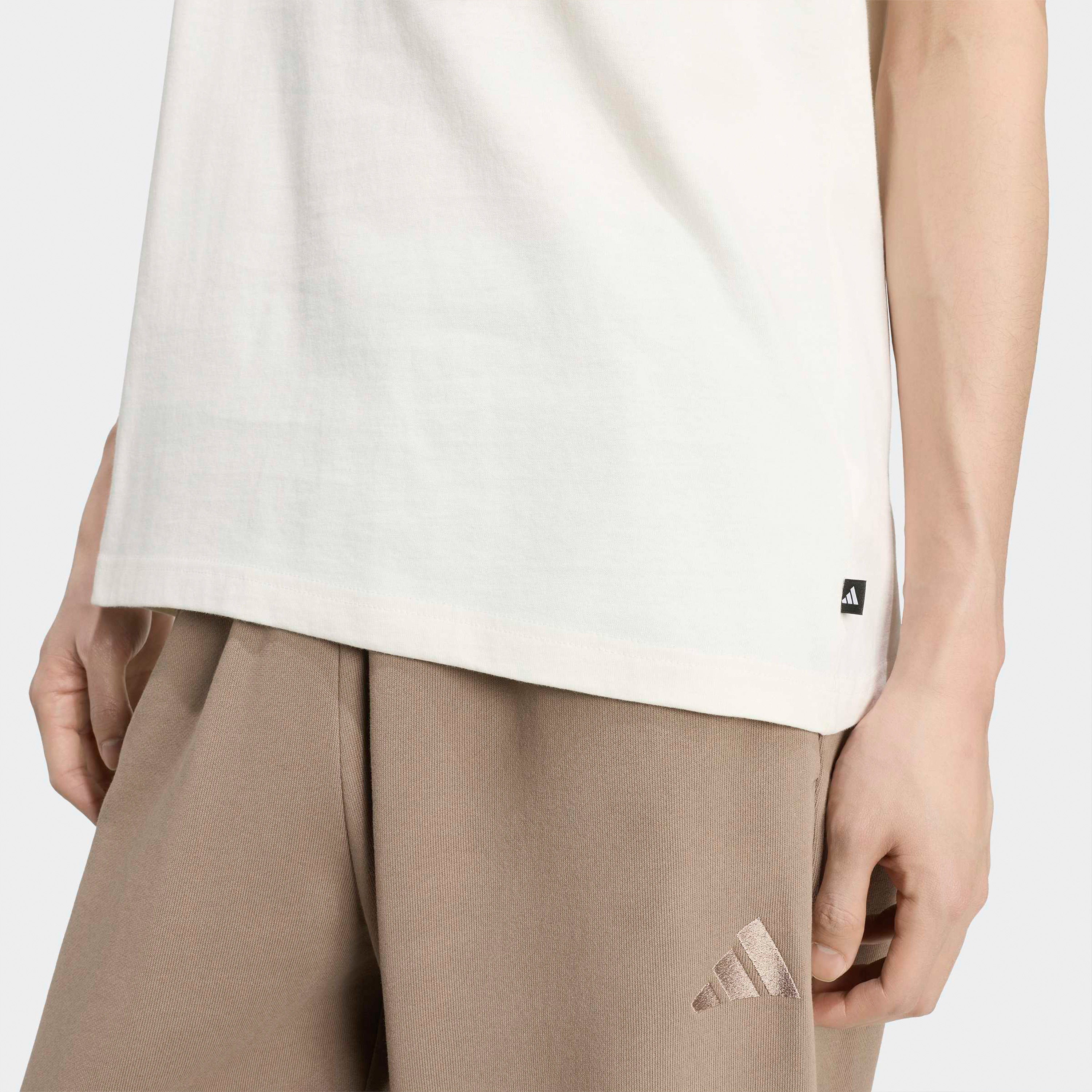 اديداس - تيشيرت رجالي بأكمام قصيرة ورقبة دائرية مزين برسومات نكهات البرجر-men-clothing-sportswearandactivewear-tshirtsandpolos-image-4